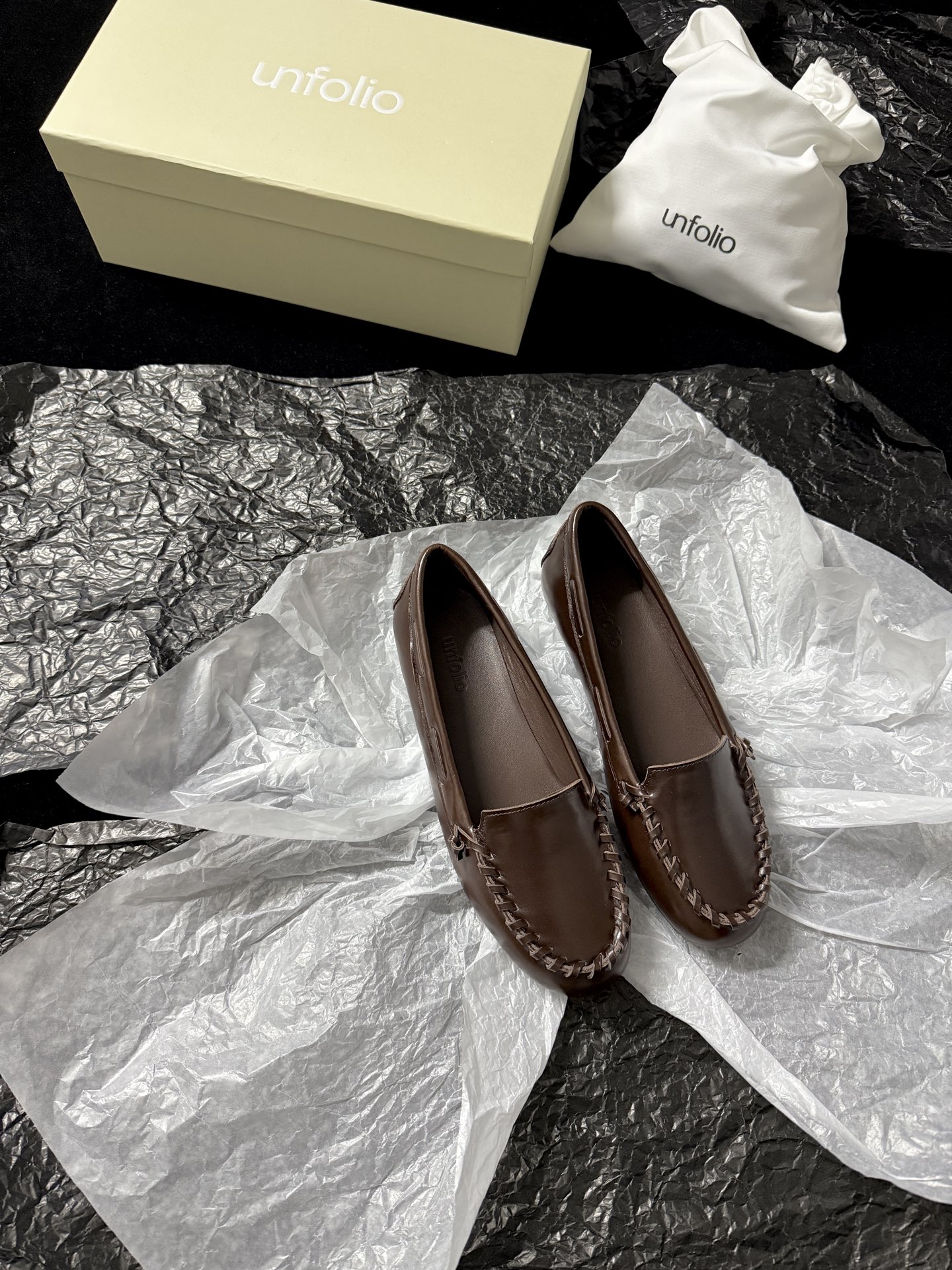 UNFOLIO 25AW New Arrival: Woven-Trim Loafers
