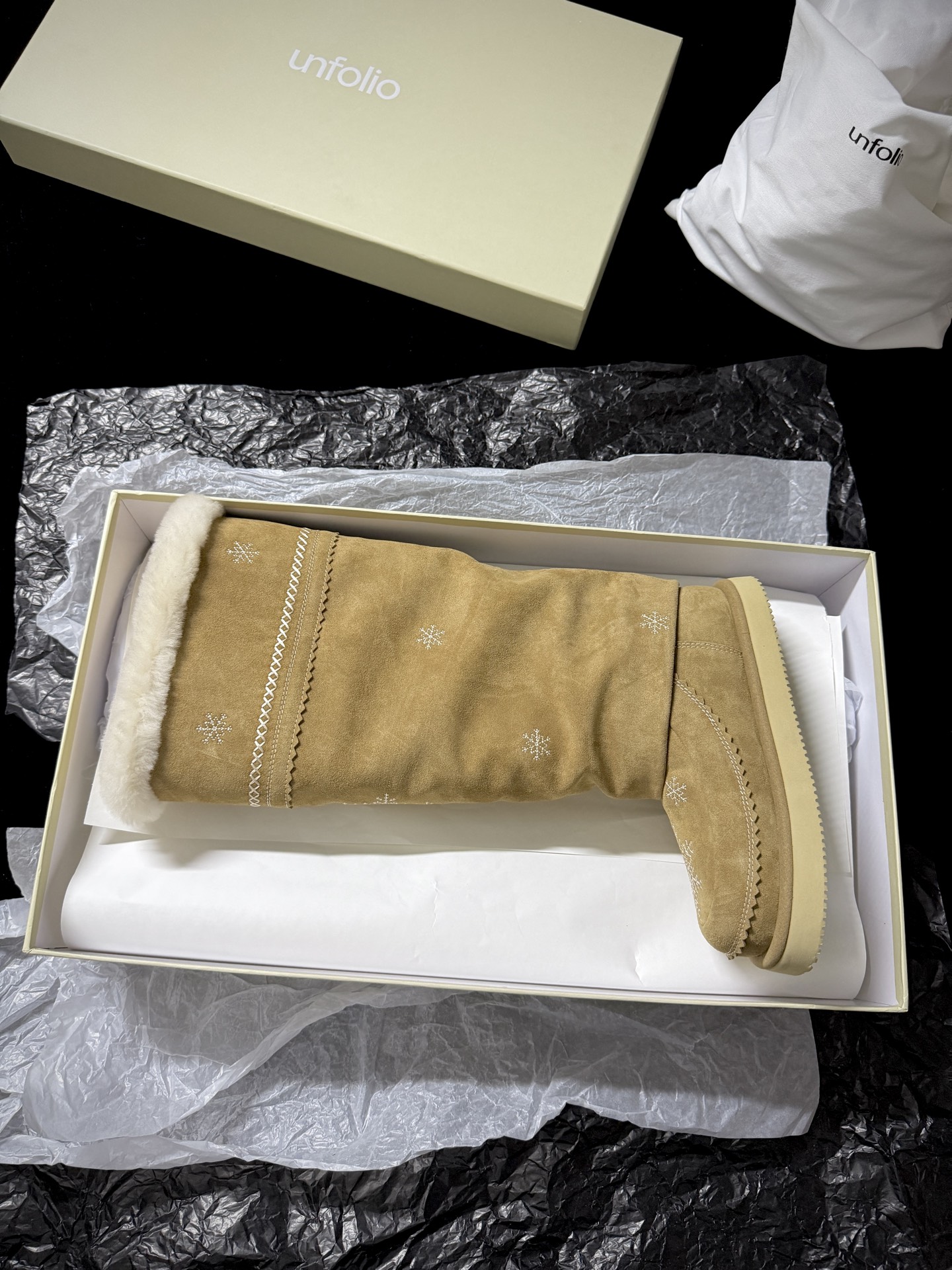 UNFOLIO Snowflake Embroidered Snow Boots