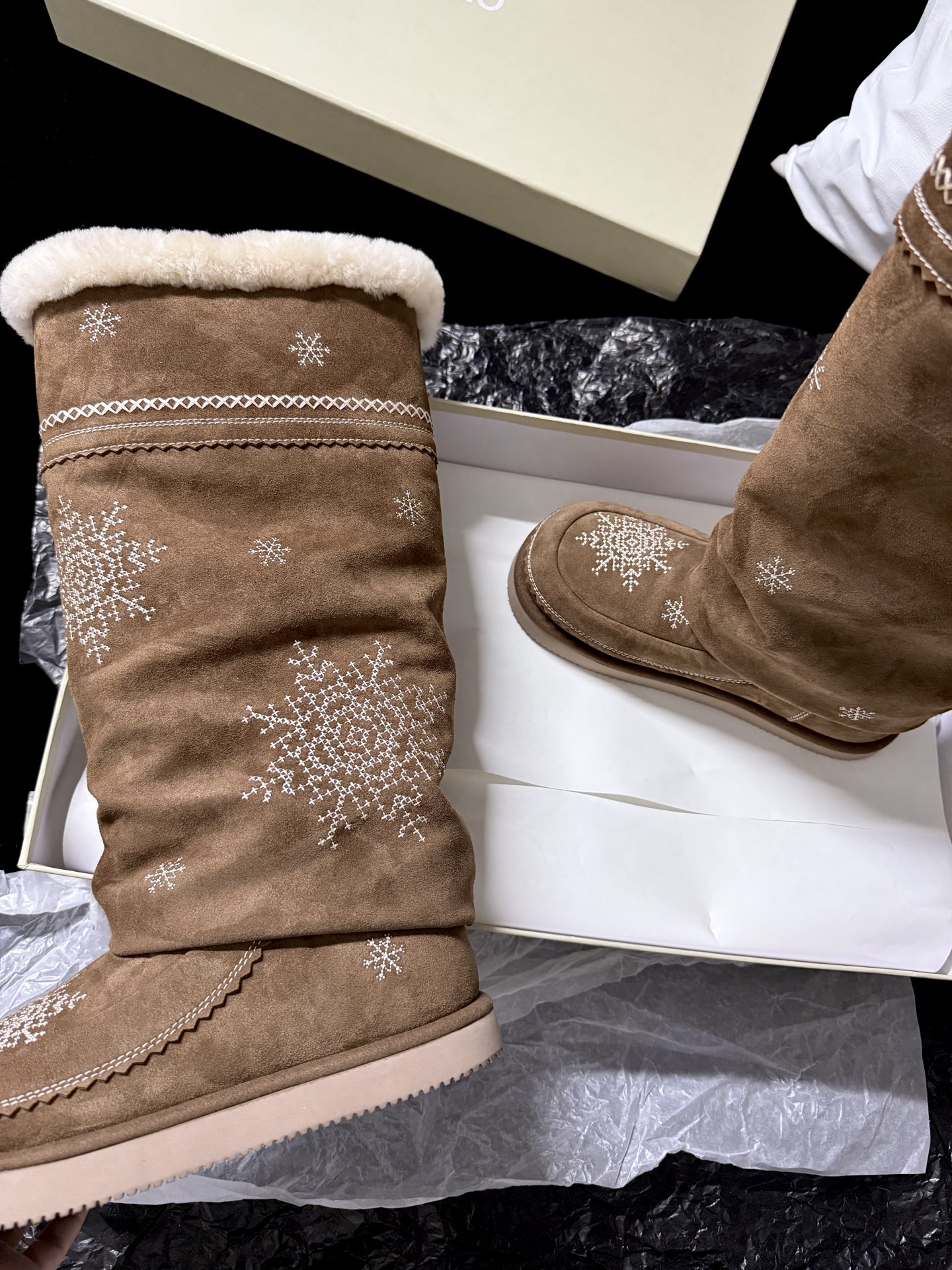 UNFOLIO Snowflake Embroidered Snow Boots