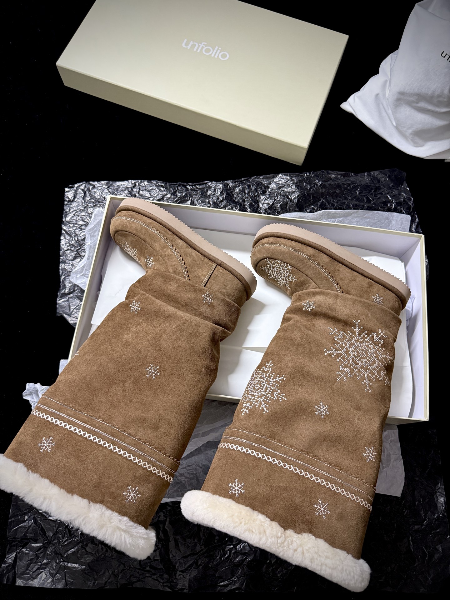 UNFOLIO Snowflake Embroidered Snow Boots