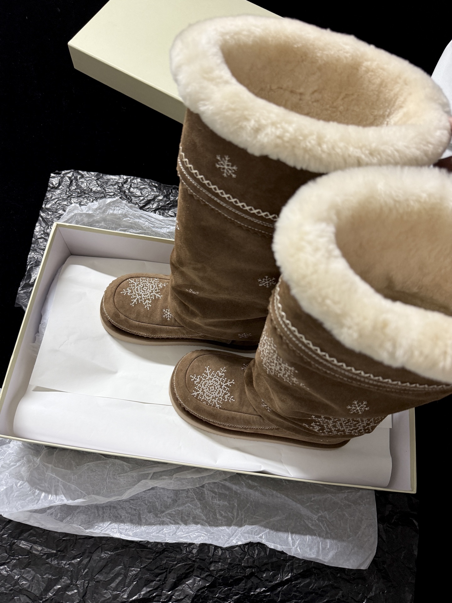 UNFOLIO Snowflake Embroidered Snow Boots