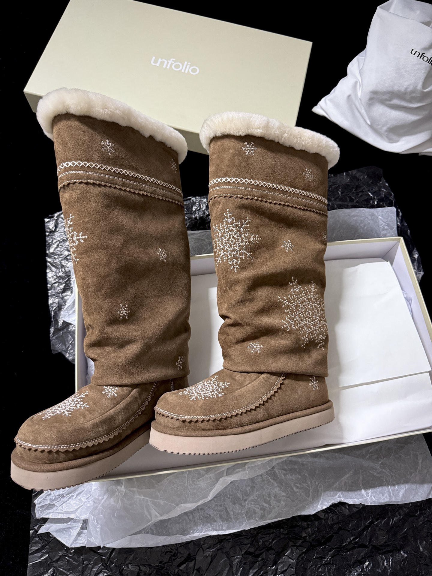 UNFOLIO Snowflake Embroidered Snow Boots
