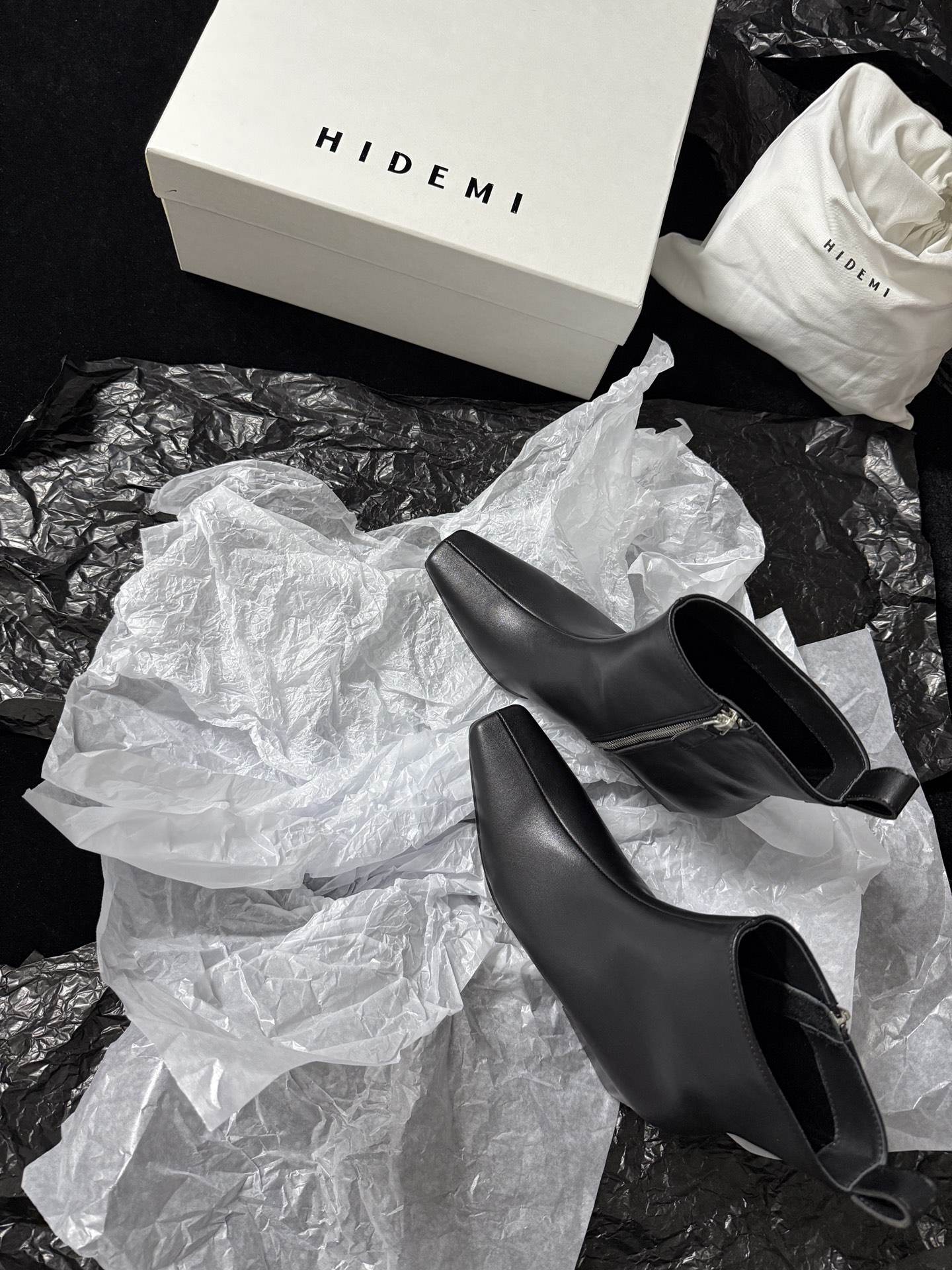 HIDEM Square-Toe Boots