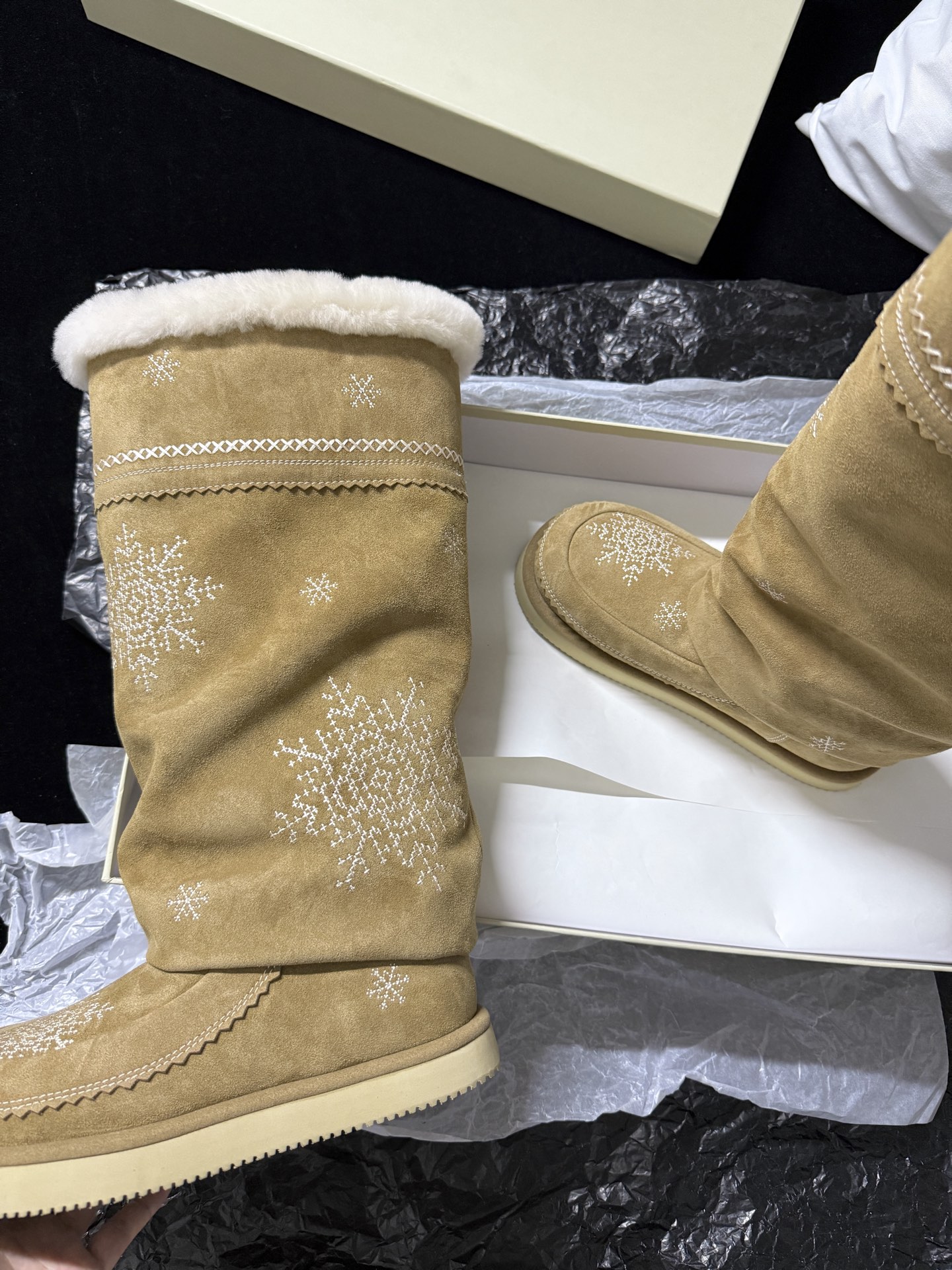 UNFOLIO Snowflake Embroidered Snow Boots