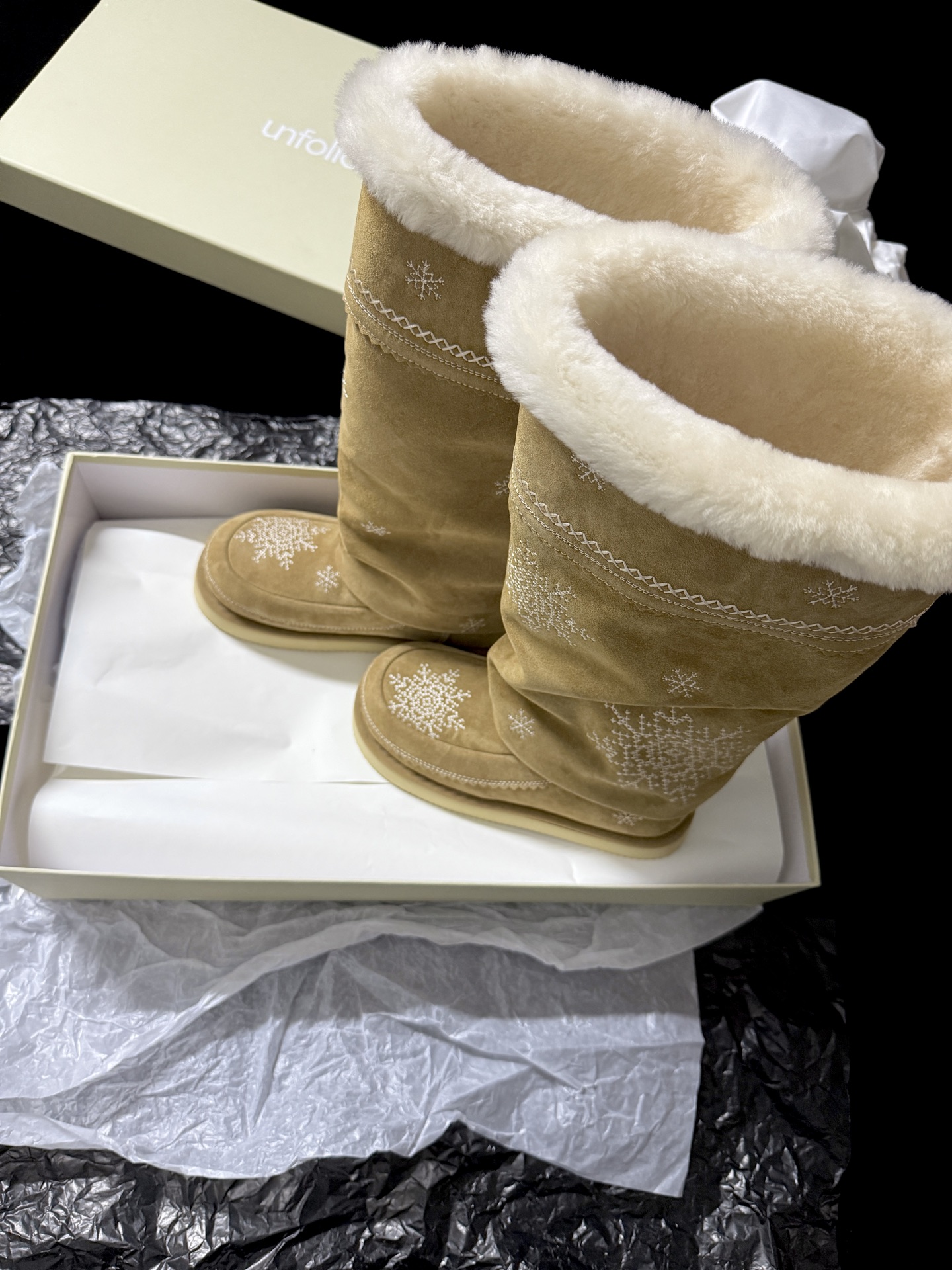 UNFOLIO Snowflake Embroidered Snow Boots