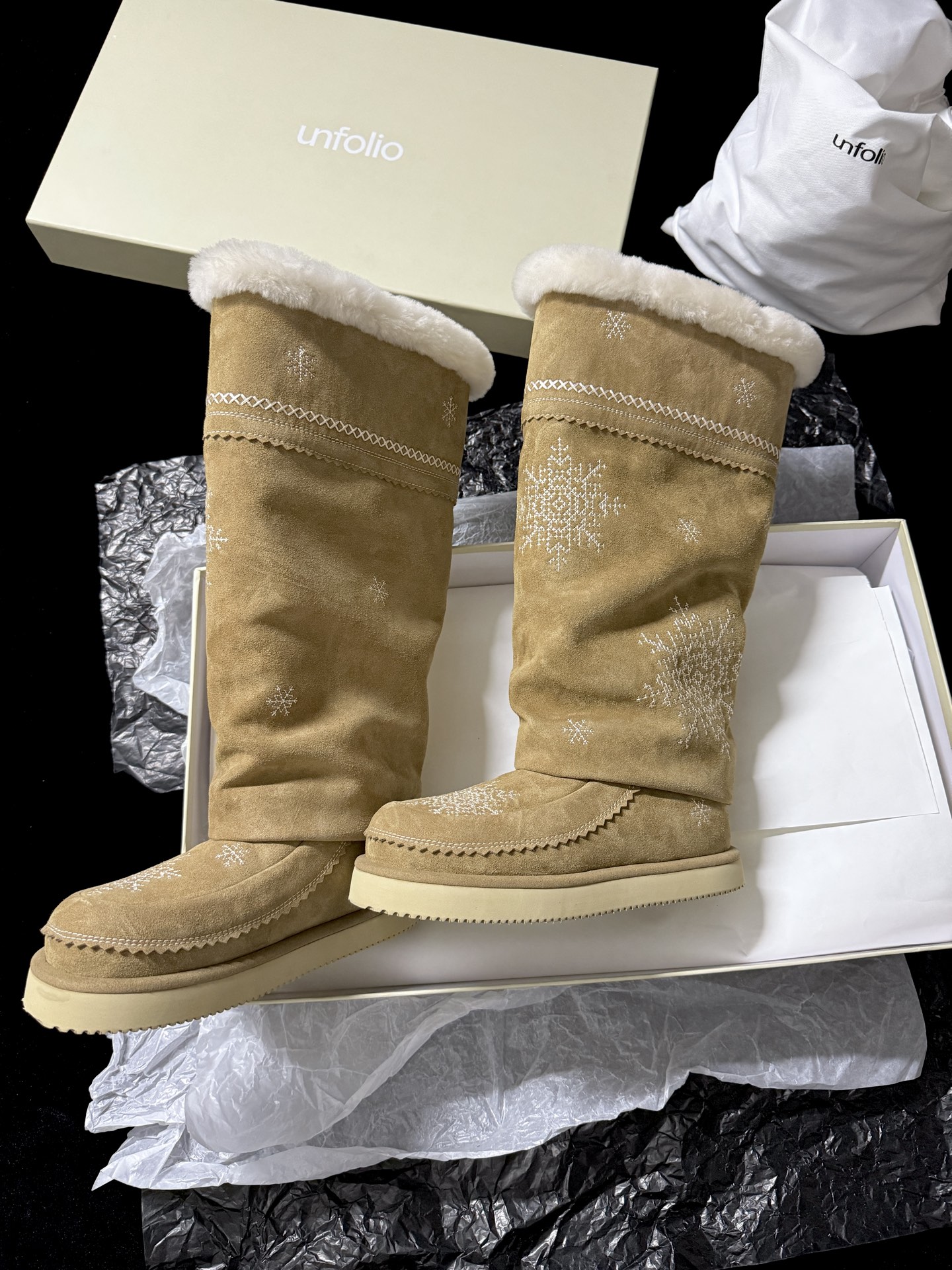 UNFOLIO Snowflake Embroidered Snow Boots