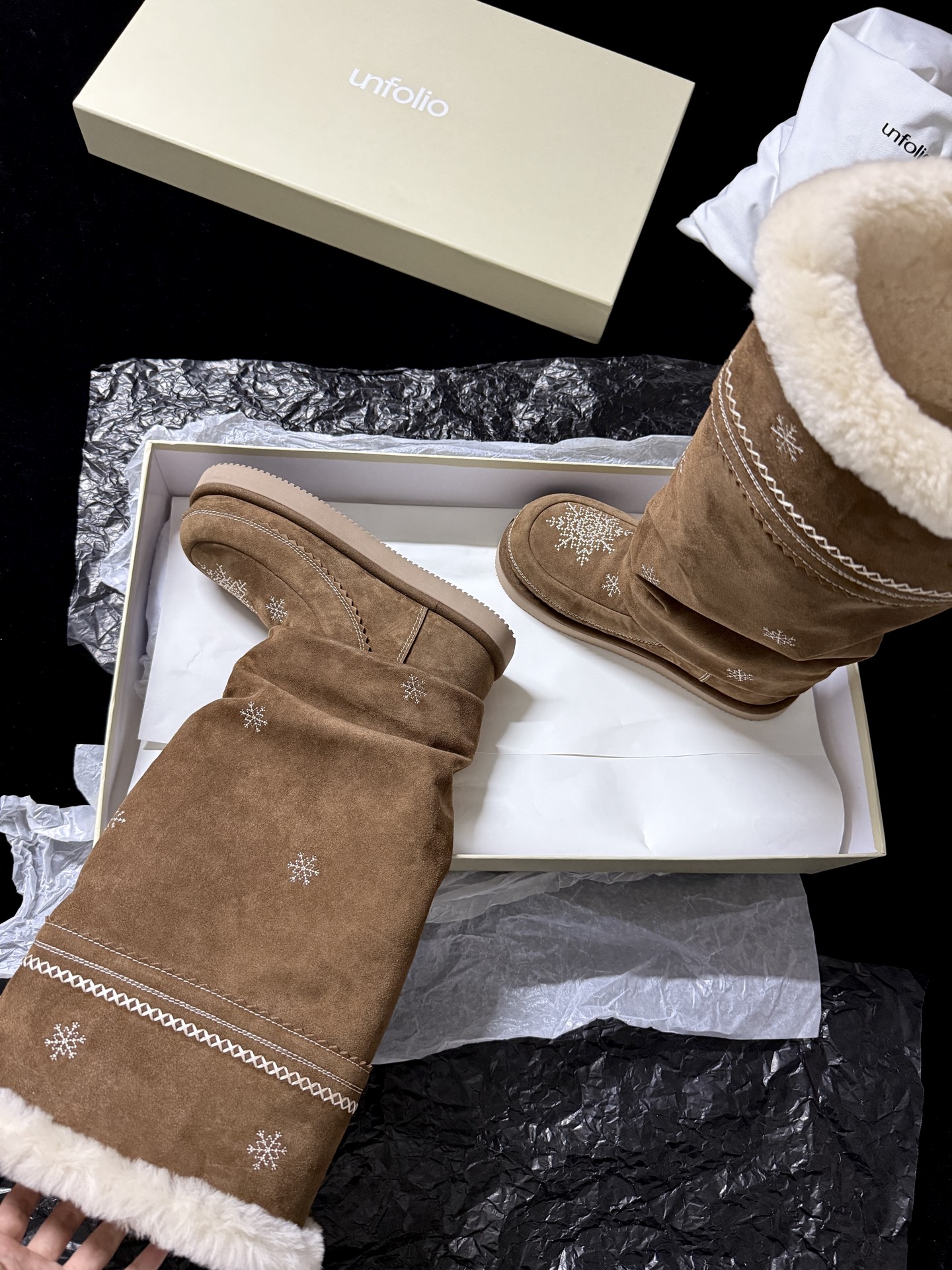 UNFOLIO Snowflake Embroidered Snow Boots