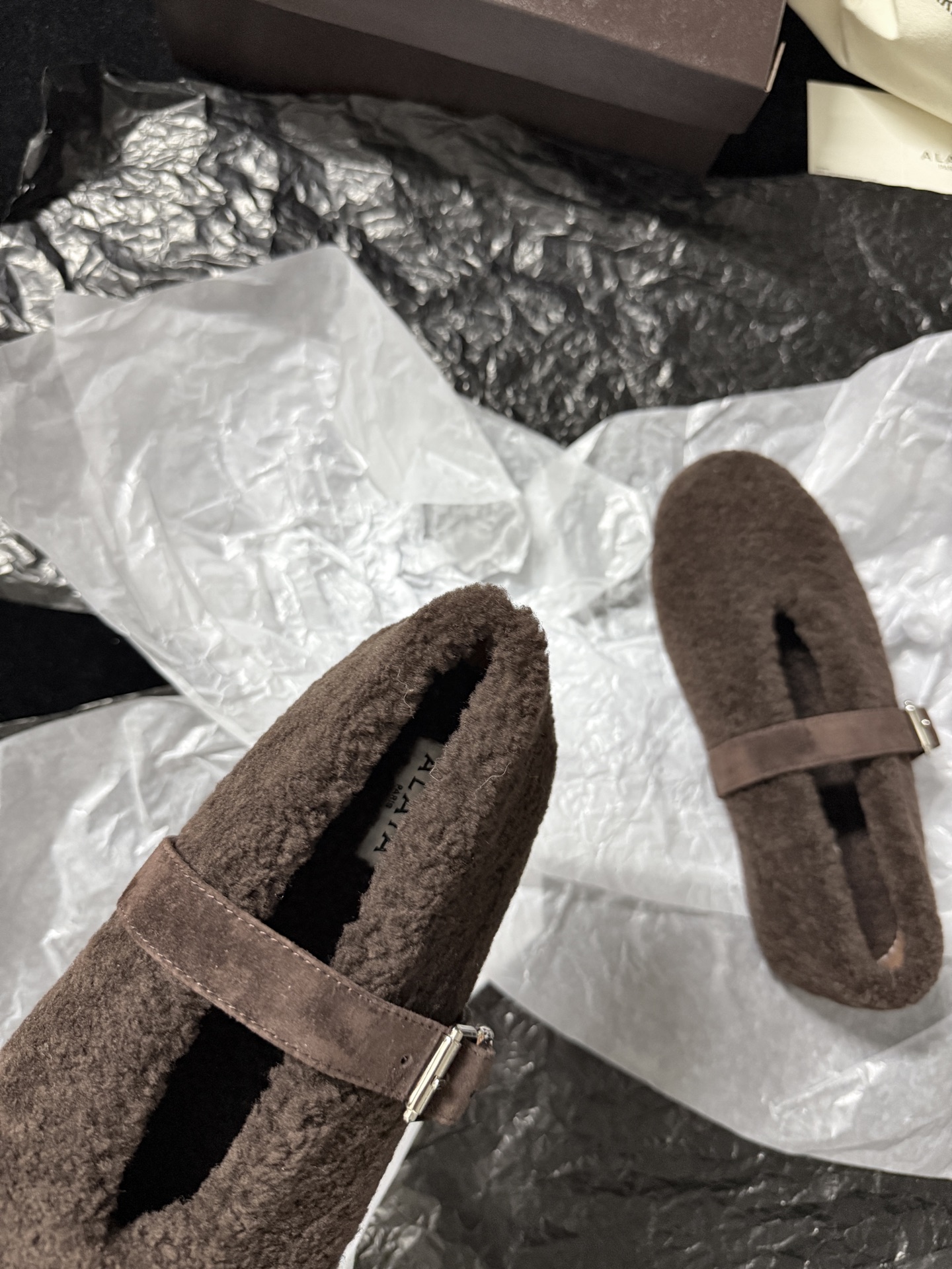 ALAIA Plush strap shoes