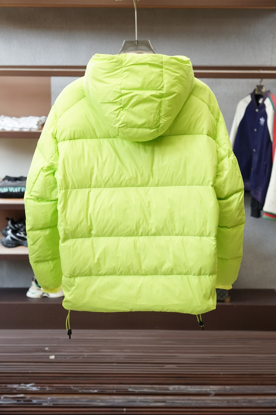 KAILAS Light Down Jacket。