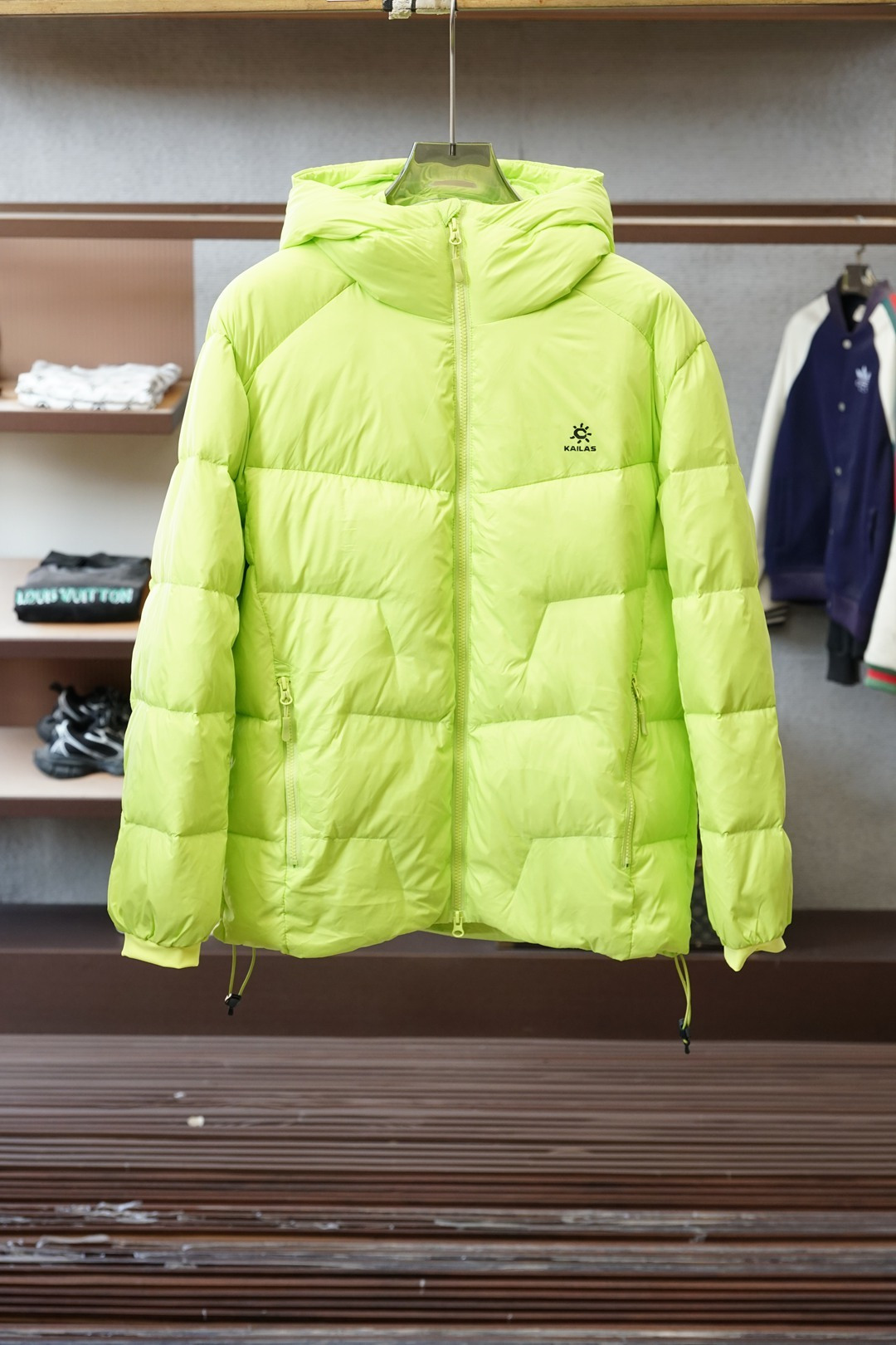 KAILAS Light Down Jacket。