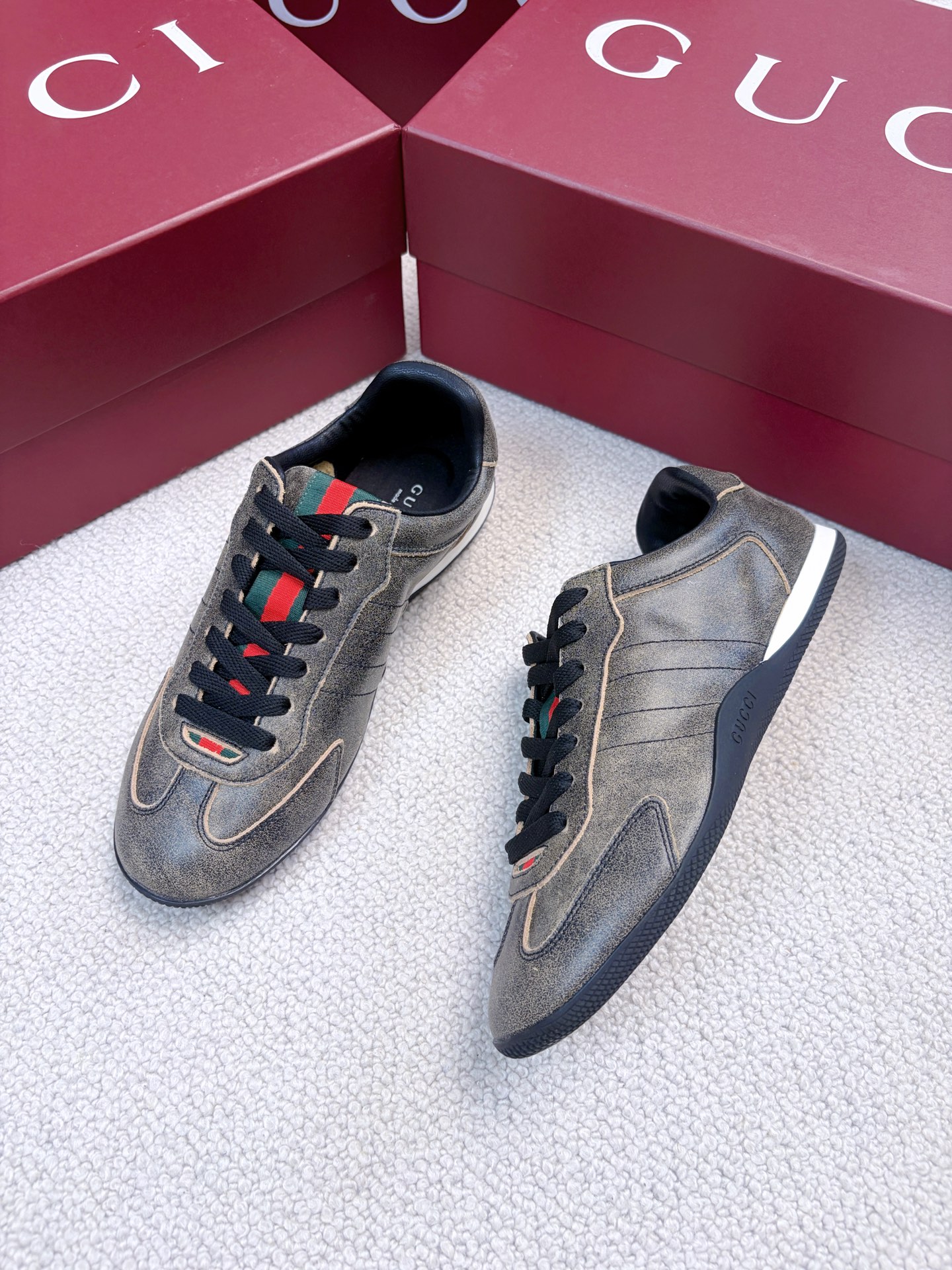 Gucci runway collection couple-style German training shoes