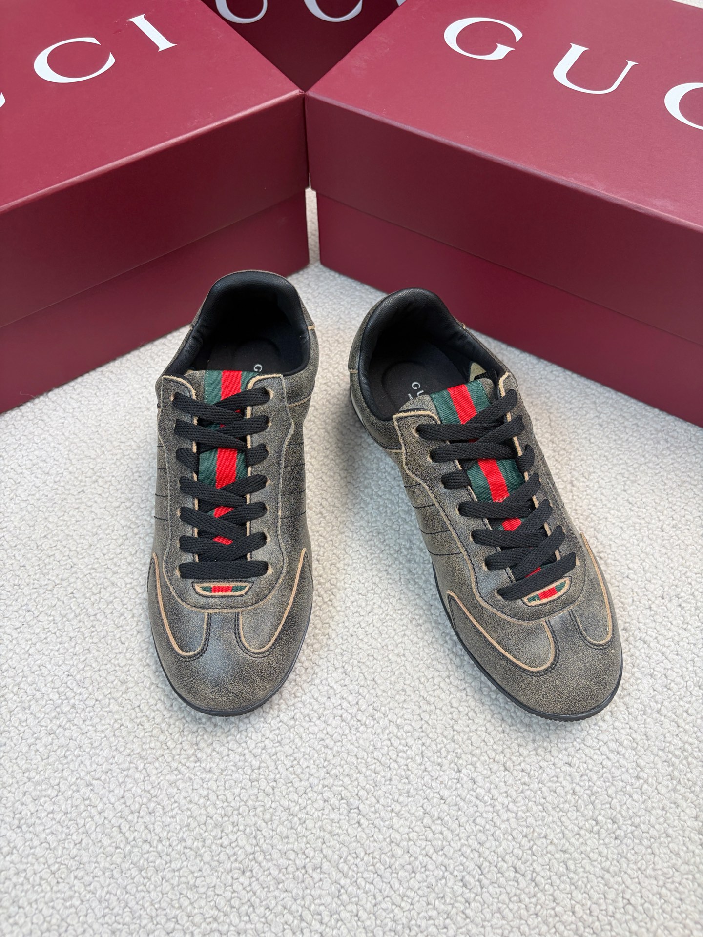Gucci runway collection couple-style German training shoes