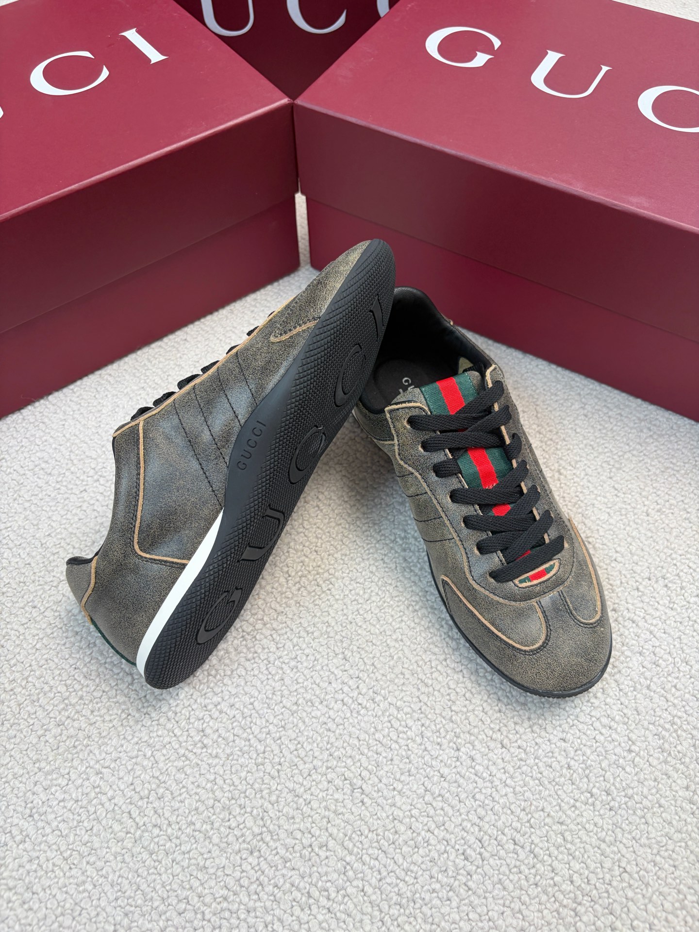 Gucci runway collection couple-style German training shoes