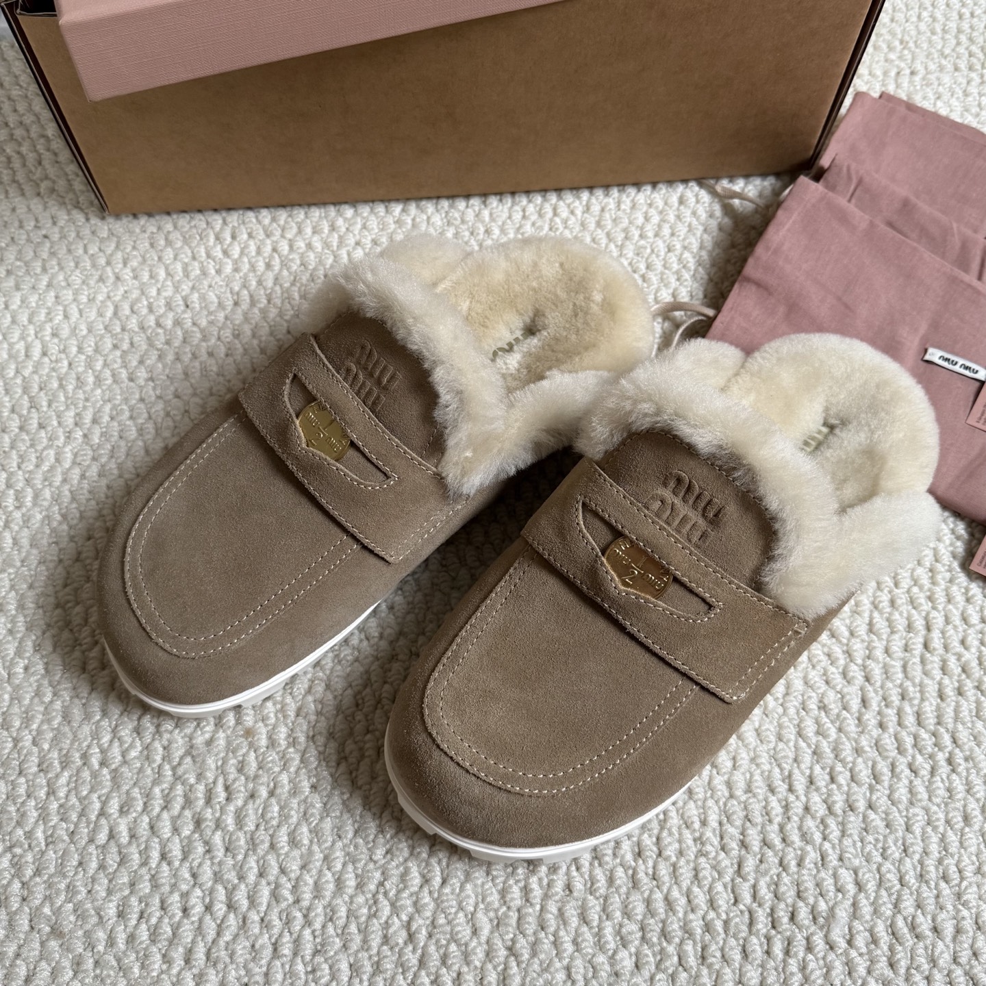 MiuMiu 2024 Spring/Summer Runway Style Coin Embellished Furry Slide Sandals