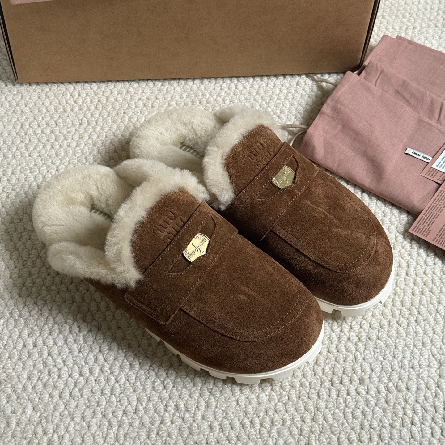 MiuMiu 2024 Spring/Summer Runway Style Coin Embellished Furry Slide Sandals