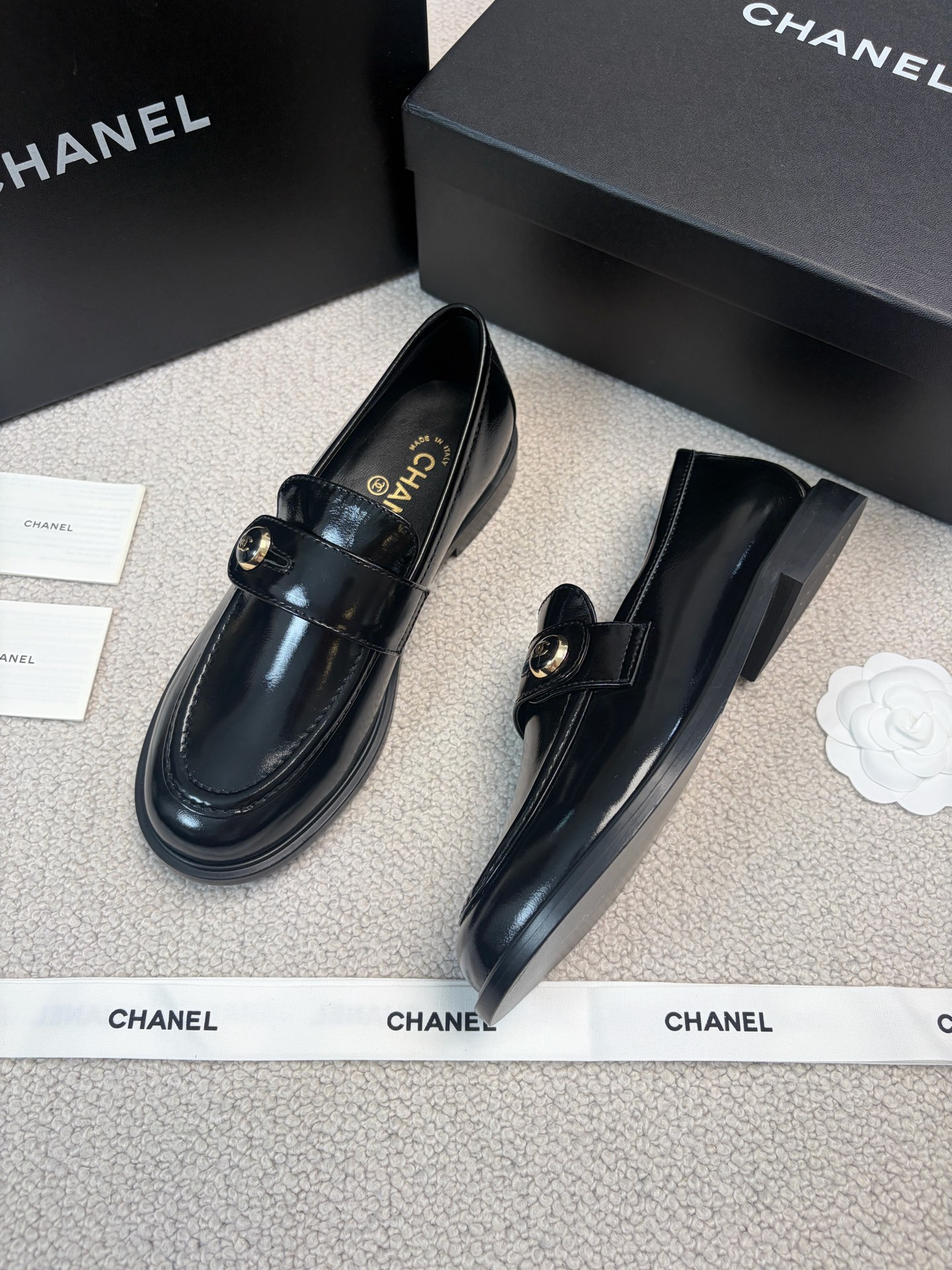 CHANEL 2025 Autumn/Winter New Style Double C Buckle Loafers