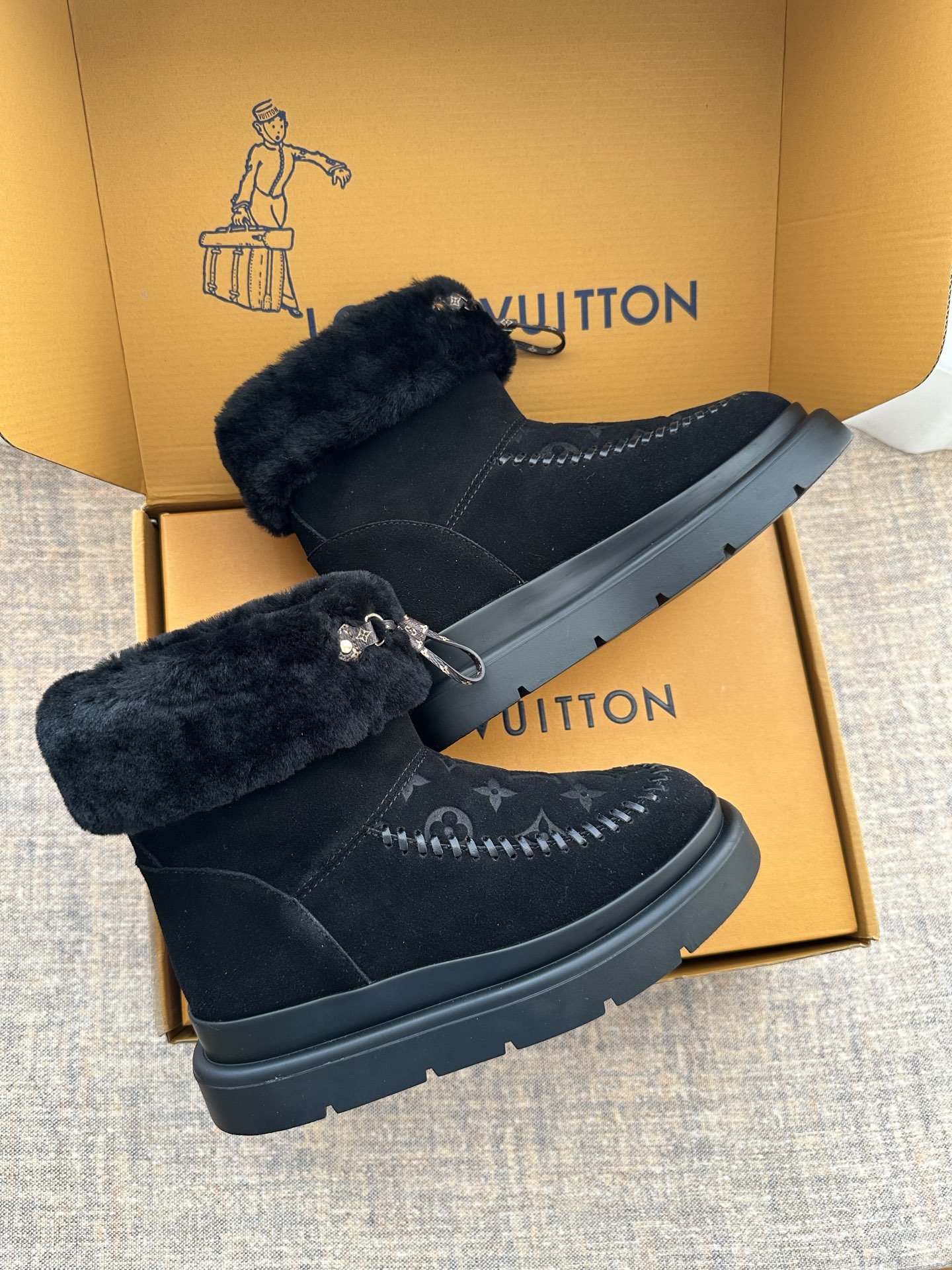 2025 New Style LV Monogram Plush Snow Boots!
