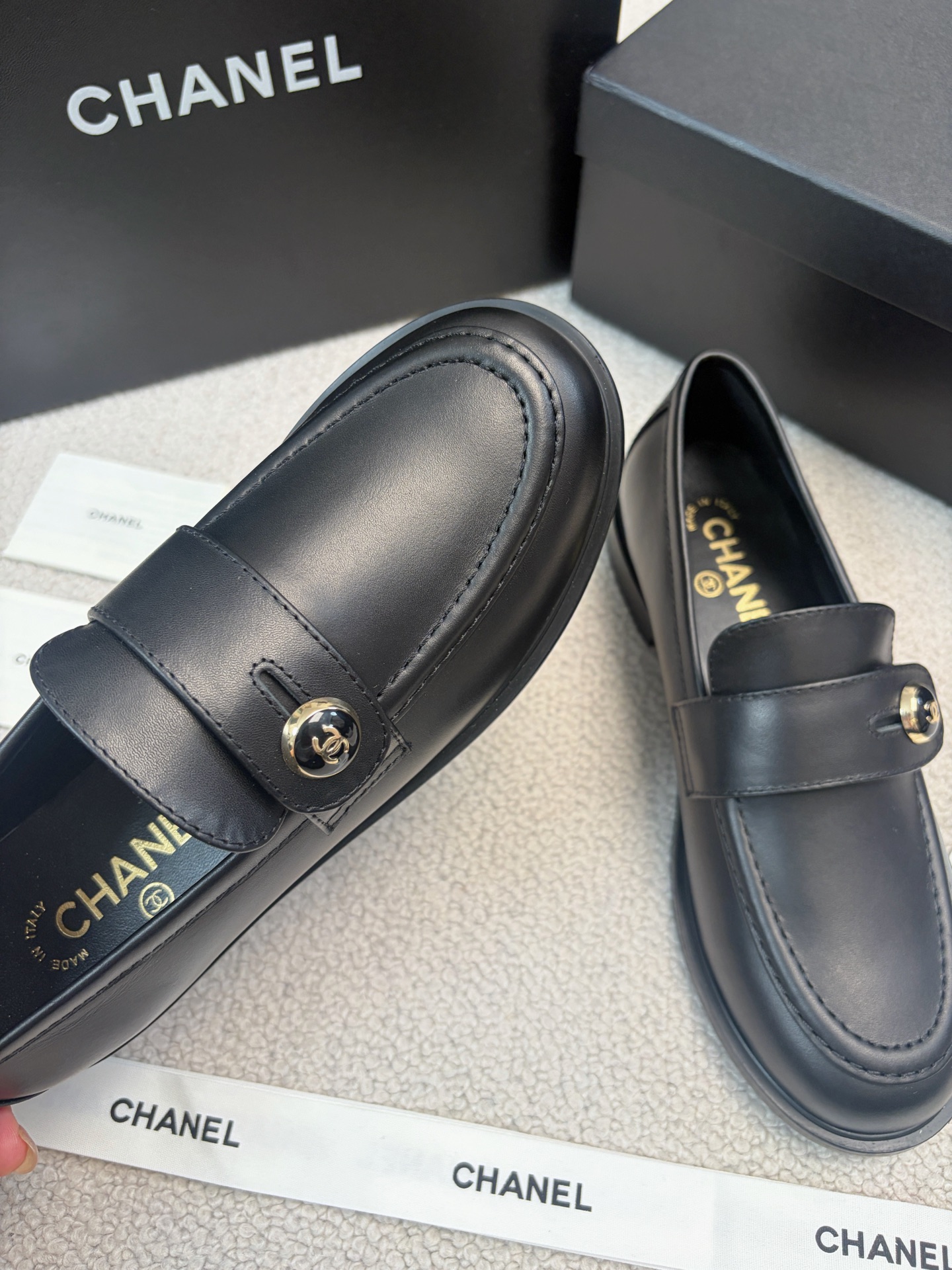 CHANEL 2025 Autumn/Winter New Style Double C Buckle Loafers