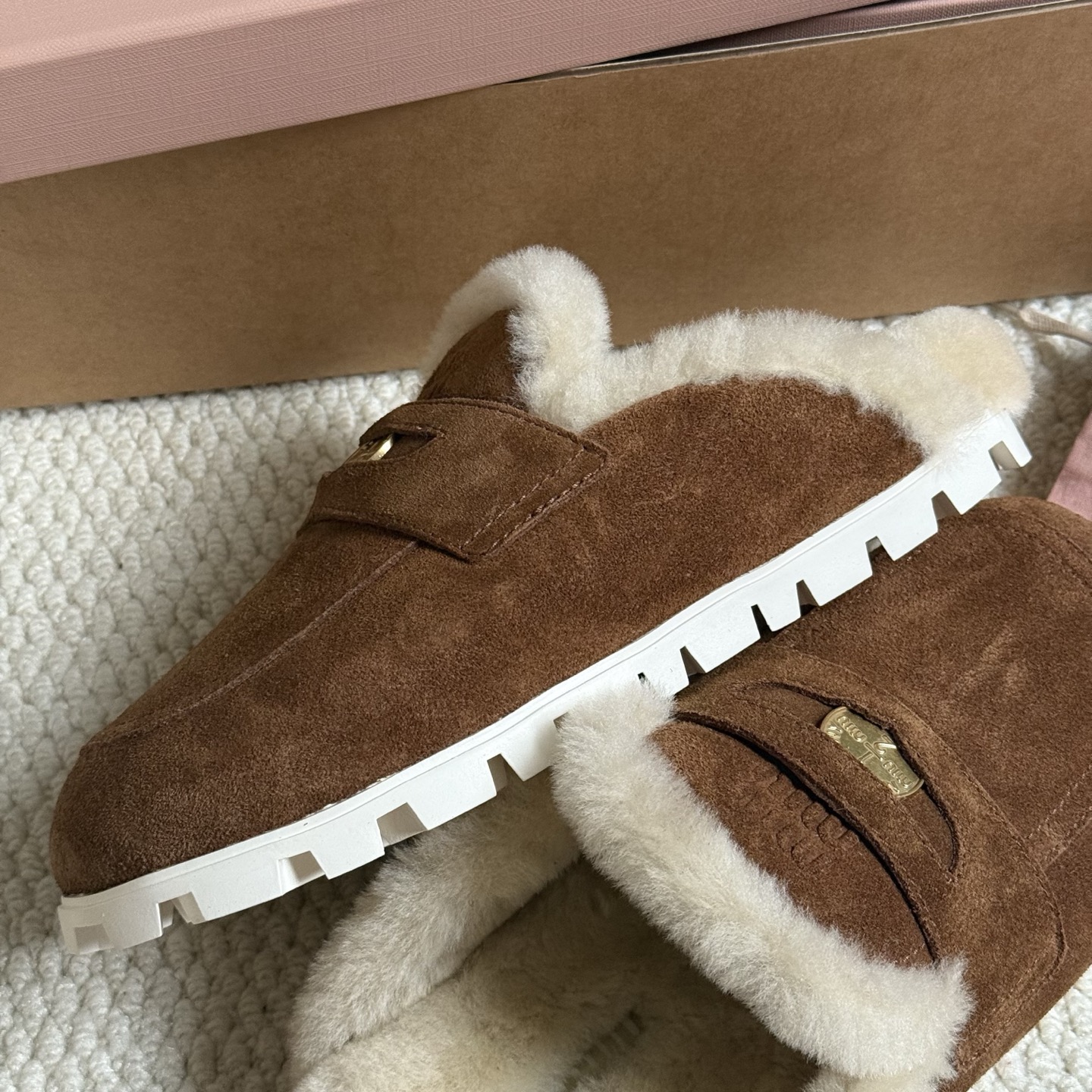 MiuMiu 2024 Spring/Summer Runway Style Coin Embellished Furry Slide Sandals