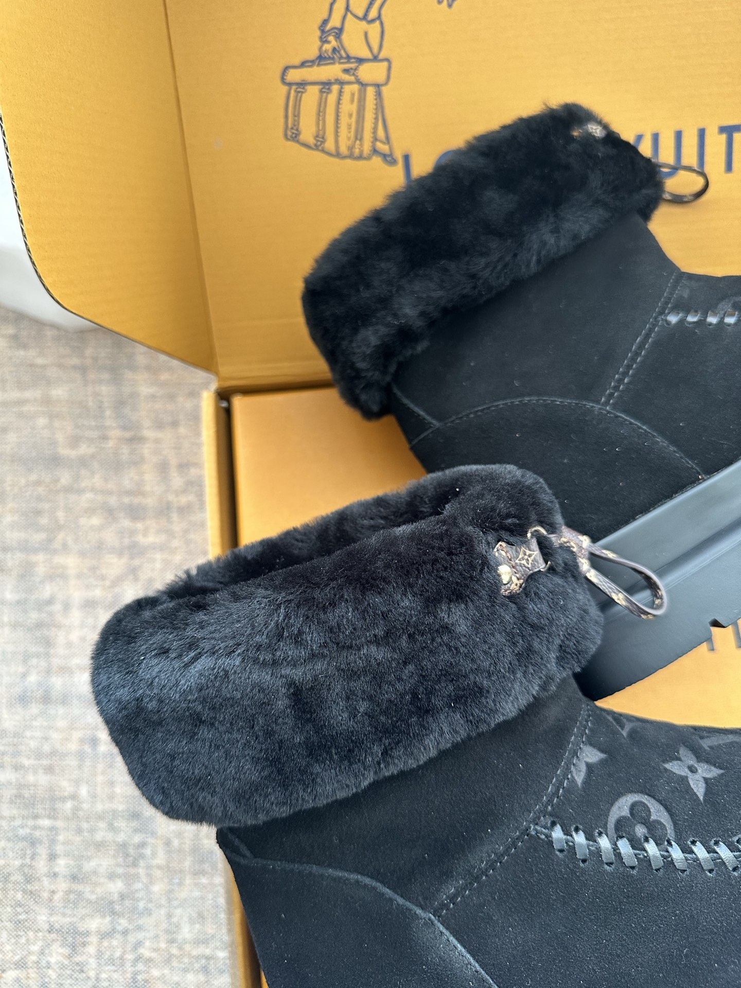 2025 New Style LV Monogram Plush Snow Boots!