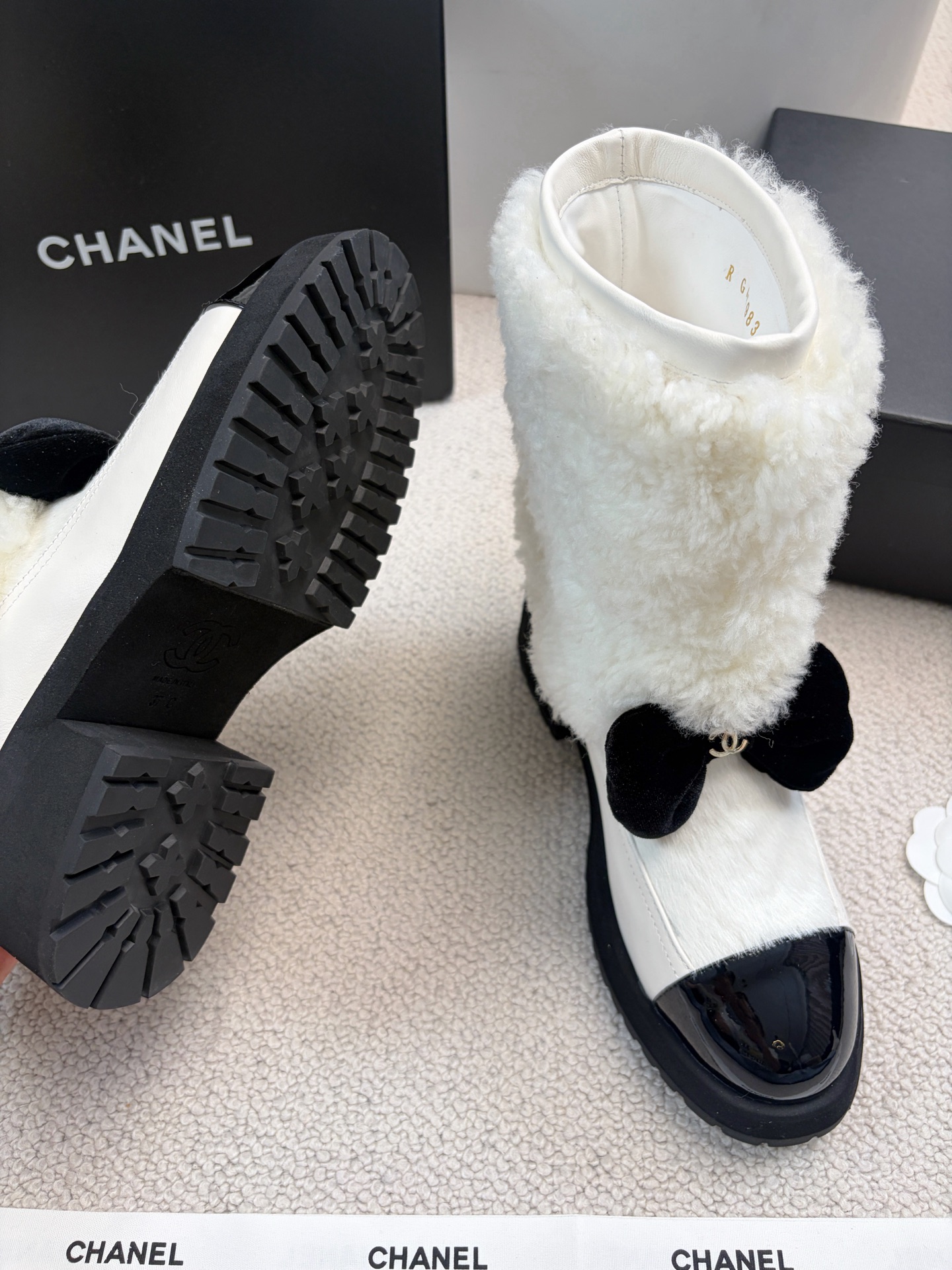 Chanel 2025 Spring/Summer New Style Ski Collection Mid-Calf Furry Shoes
