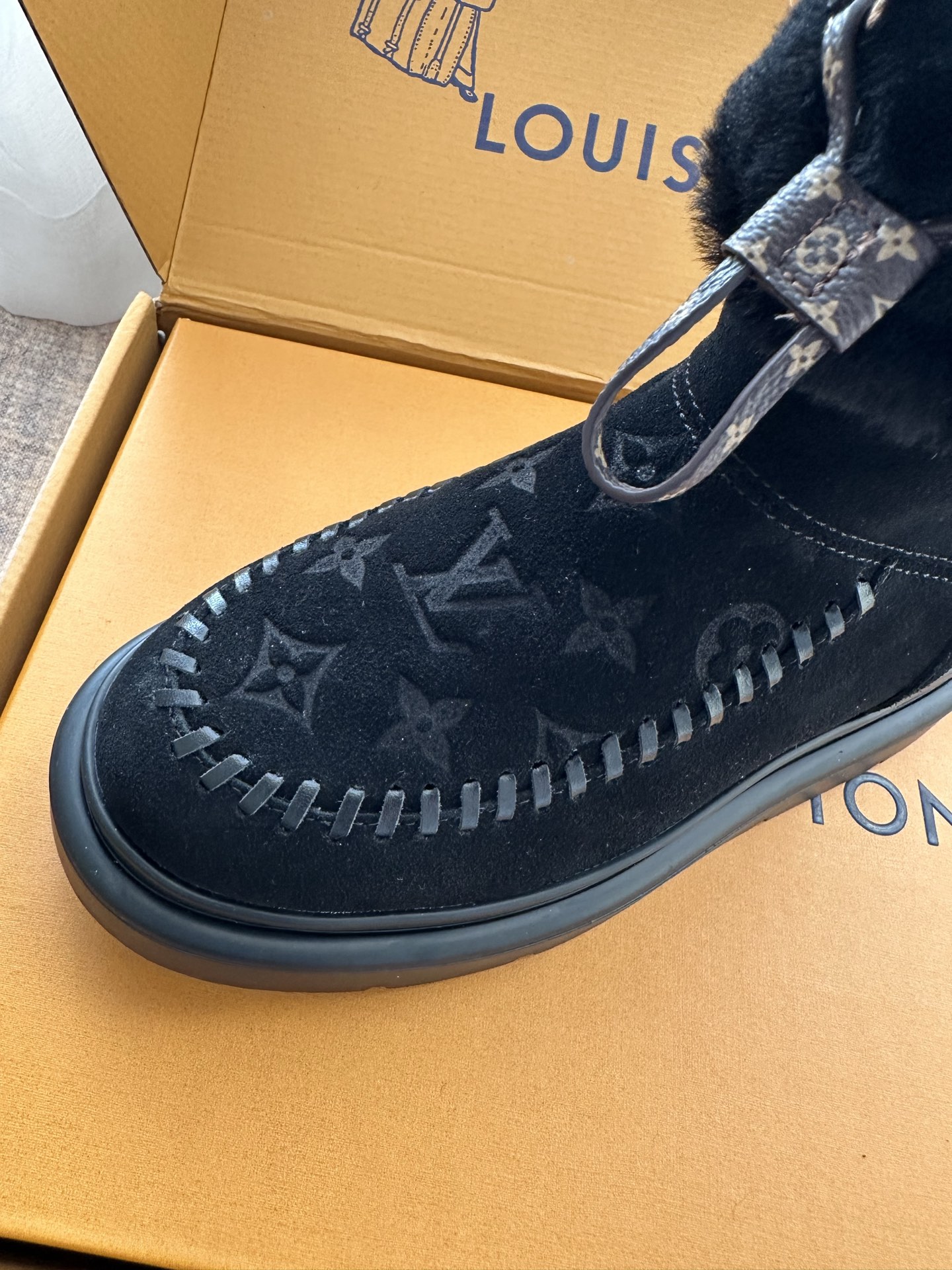2025 New Style LV Monogram Plush Snow Boots!