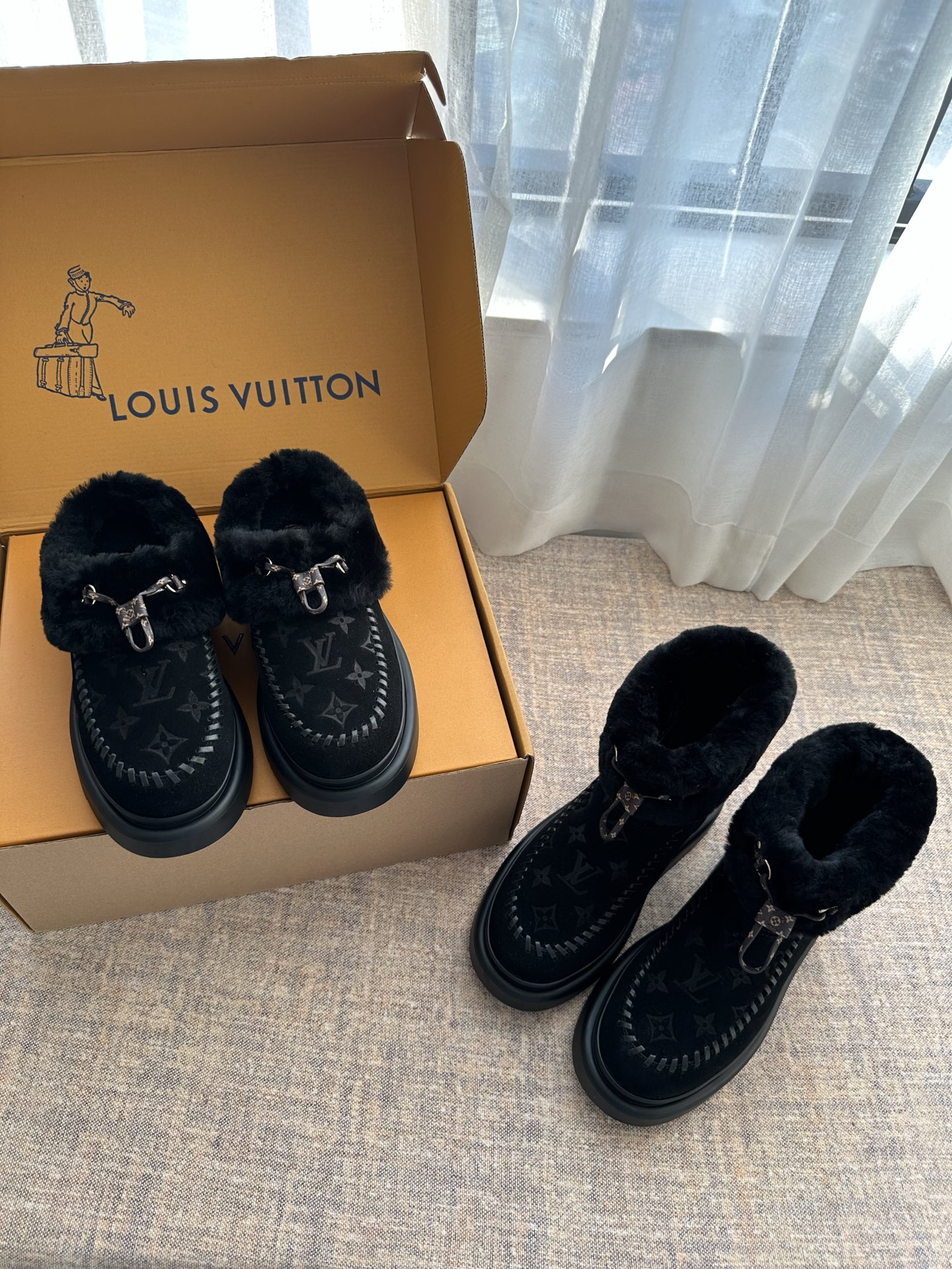 2025 New Style LV Monogram Plush Snow Boots!