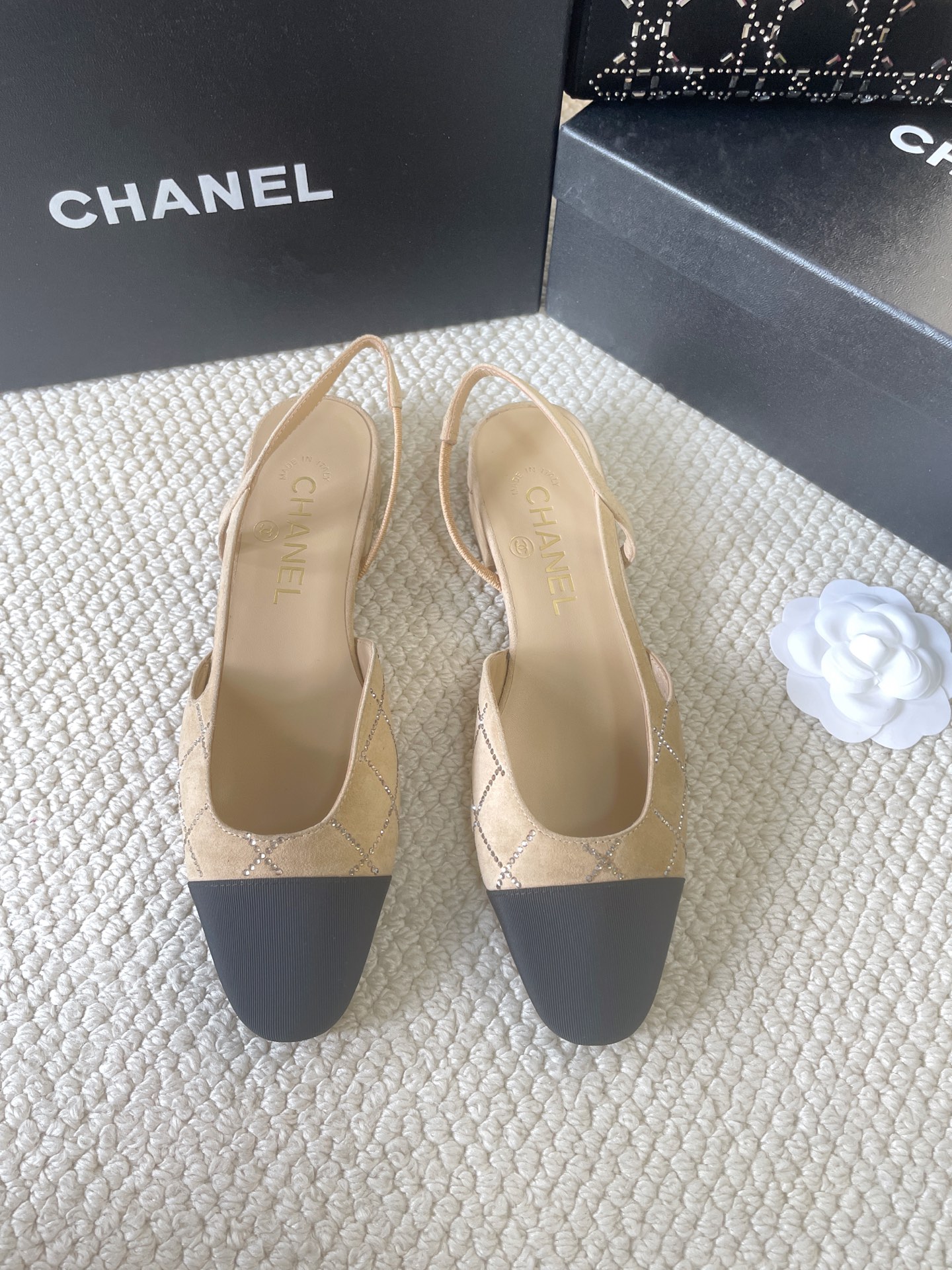 2025 Fall/Winter New Style CHANEL Rhinestone Open-Back Sling-back Sandals Flat / Chunky Heel