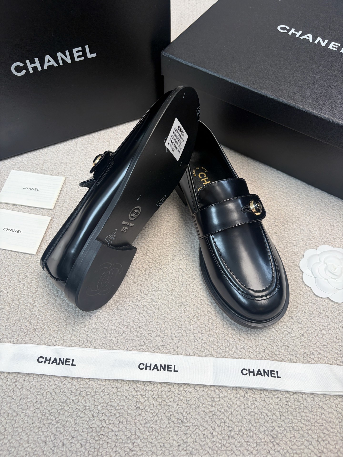 CHANEL 2025 Autumn/Winter New Style Double C Buckle Loafers