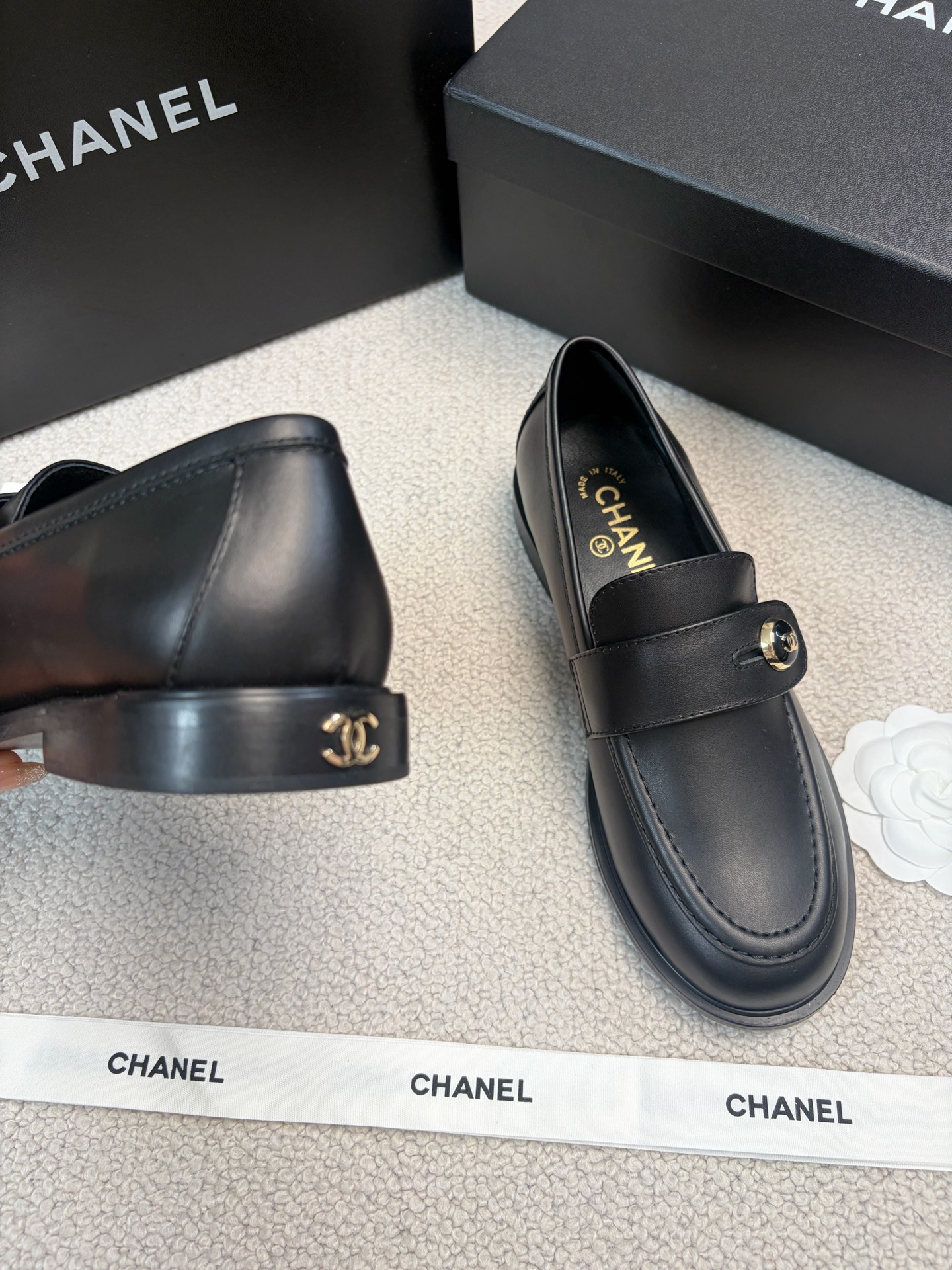 CHANEL 2025 Autumn/Winter New Style Double C Buckle Loafers
