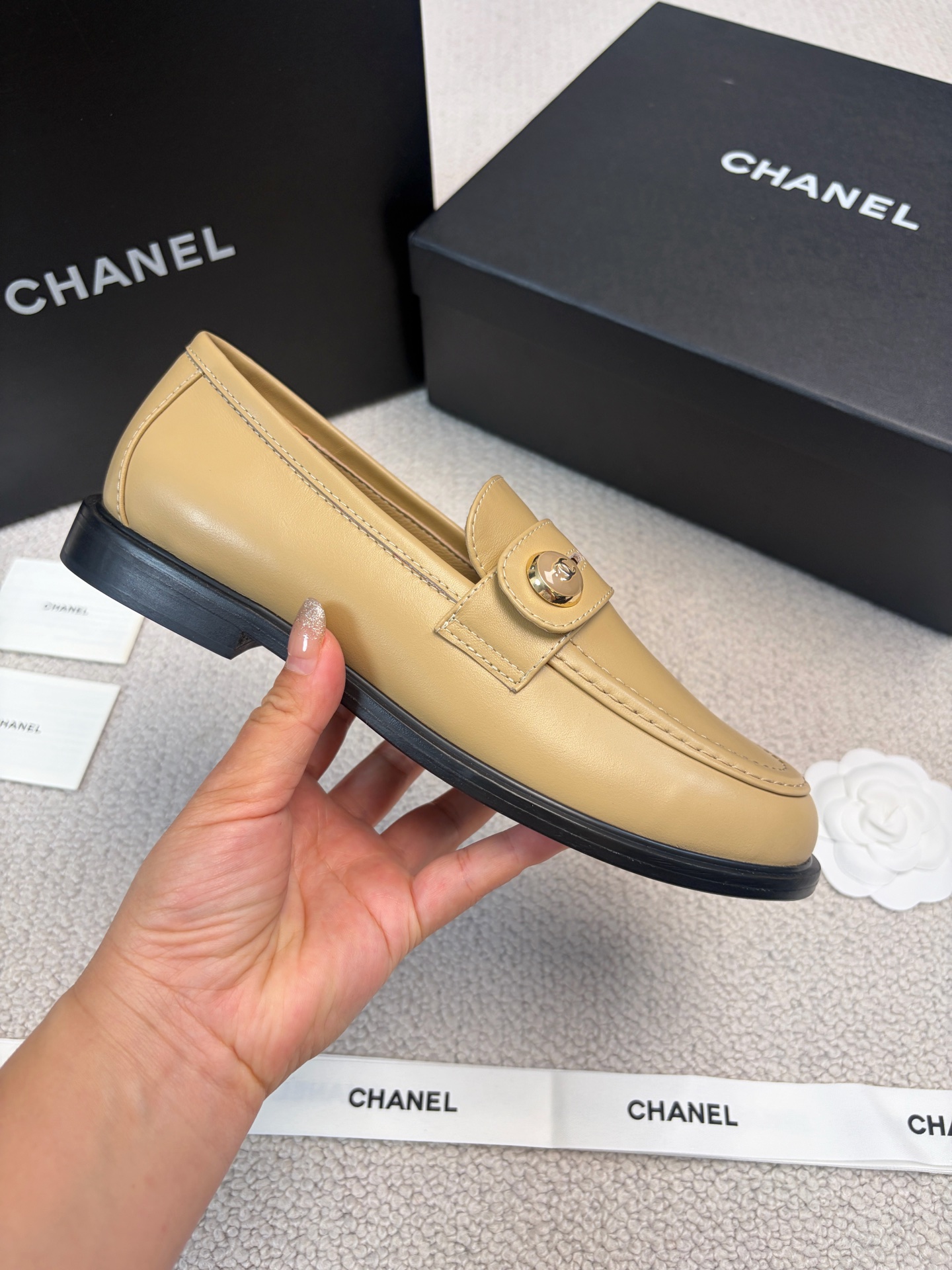 CHANEL 2025 Autumn/Winter New Style Double C Buckle Loafers