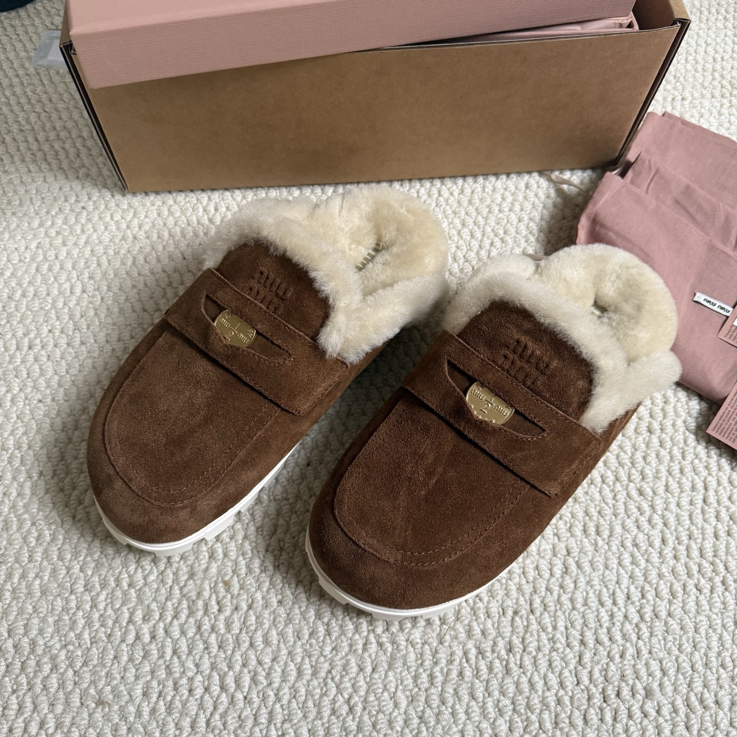 MiuMiu 2024 Spring/Summer Runway Style Coin Embellished Furry Slide Sandals