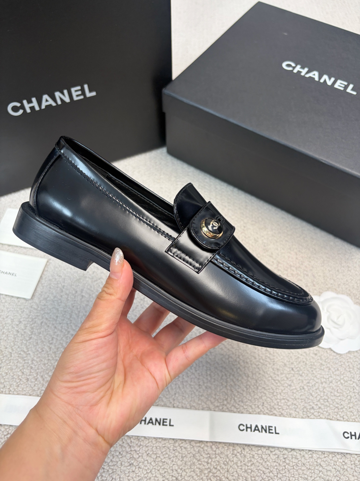 CHANEL 2025 Autumn/Winter New Style Double C Buckle Loafers