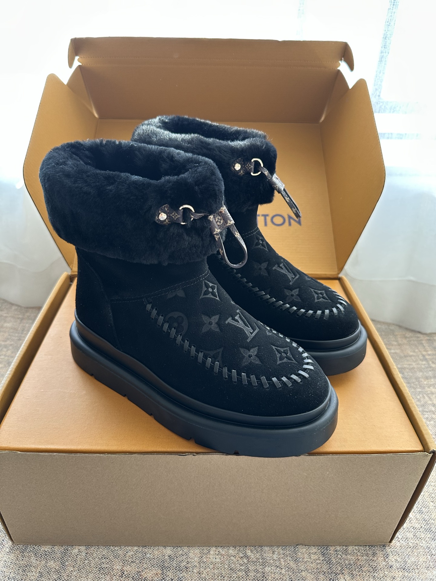 2025 New Style LV Monogram Plush Snow Boots!