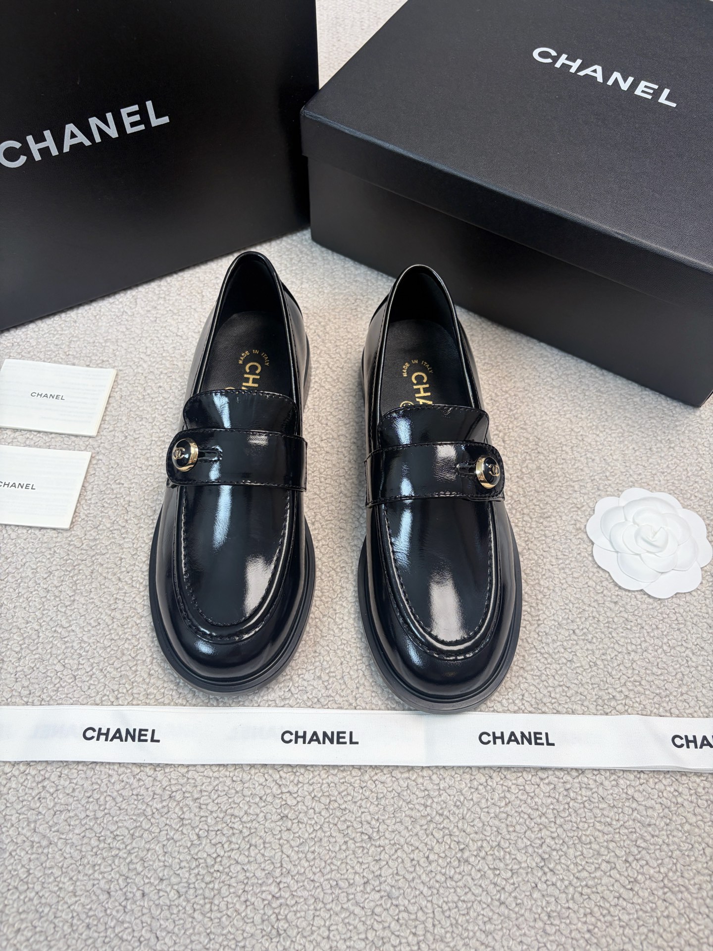 CHANEL 2025 Autumn/Winter New Style Double C Buckle Loafers