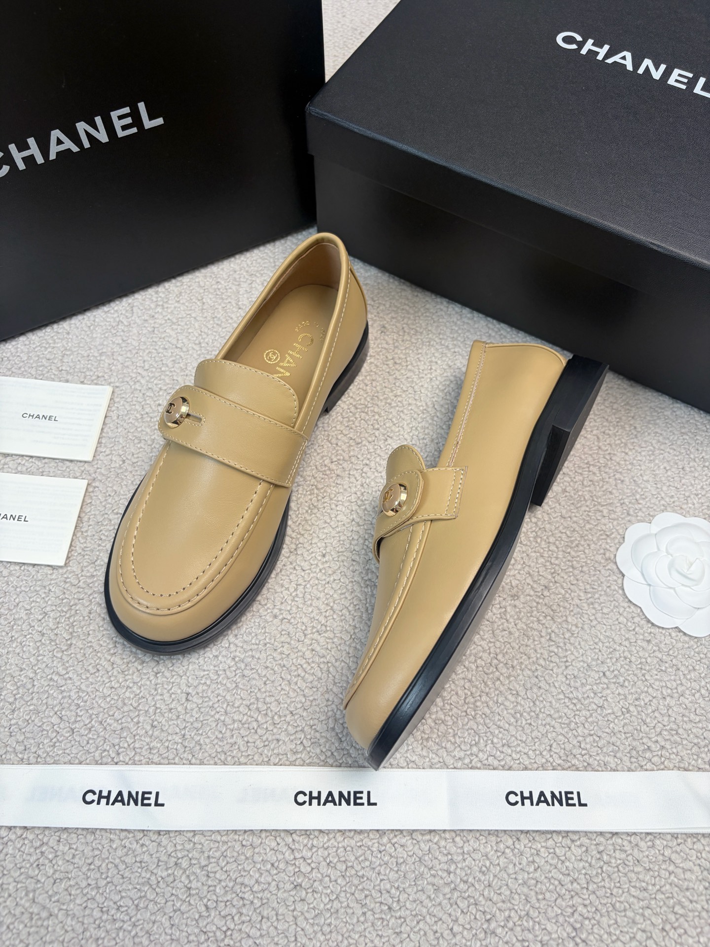CHANEL 2025 Autumn/Winter New Style Double C Buckle Loafers