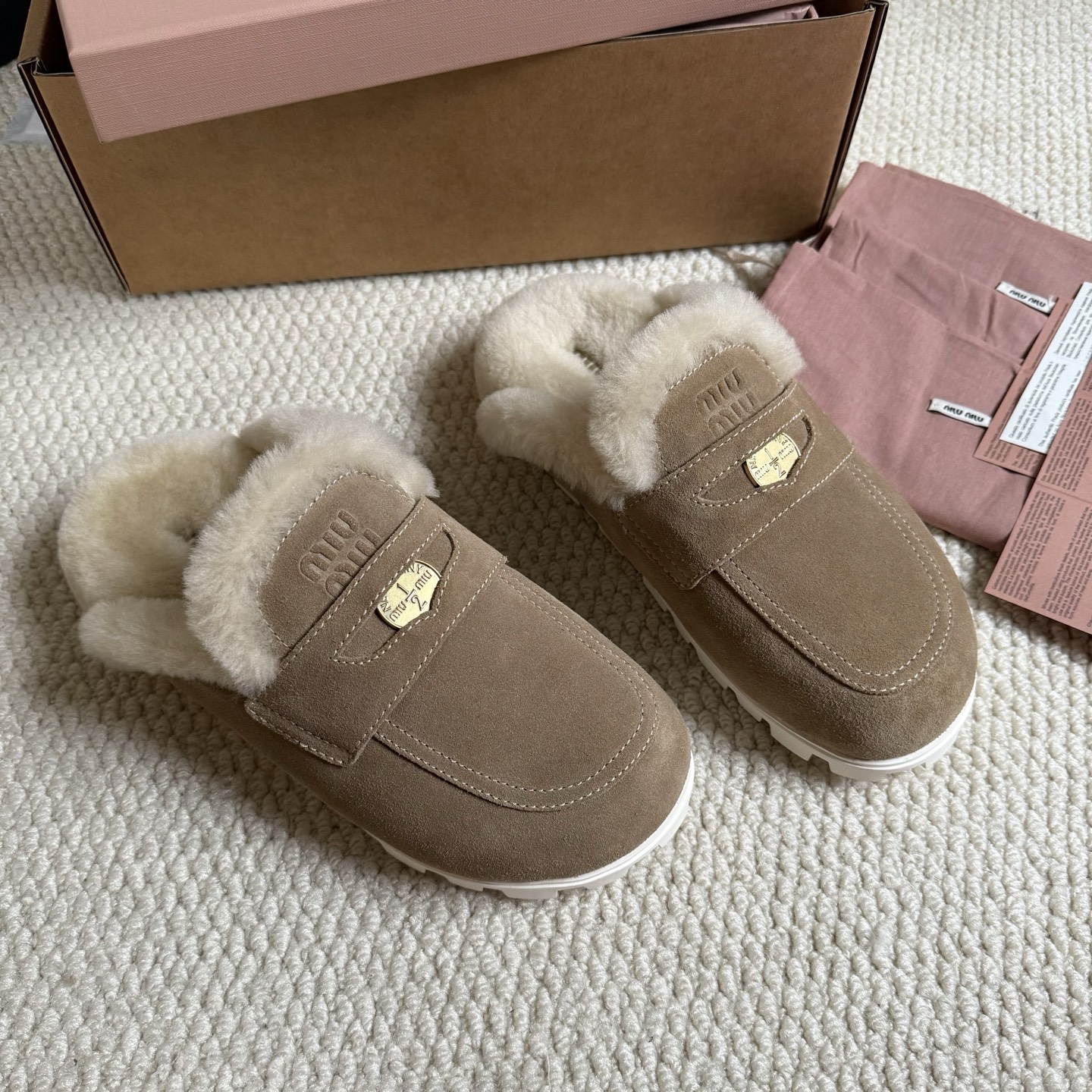 MiuMiu 2024 Spring/Summer Runway Style Coin Embellished Furry Slide Sandals