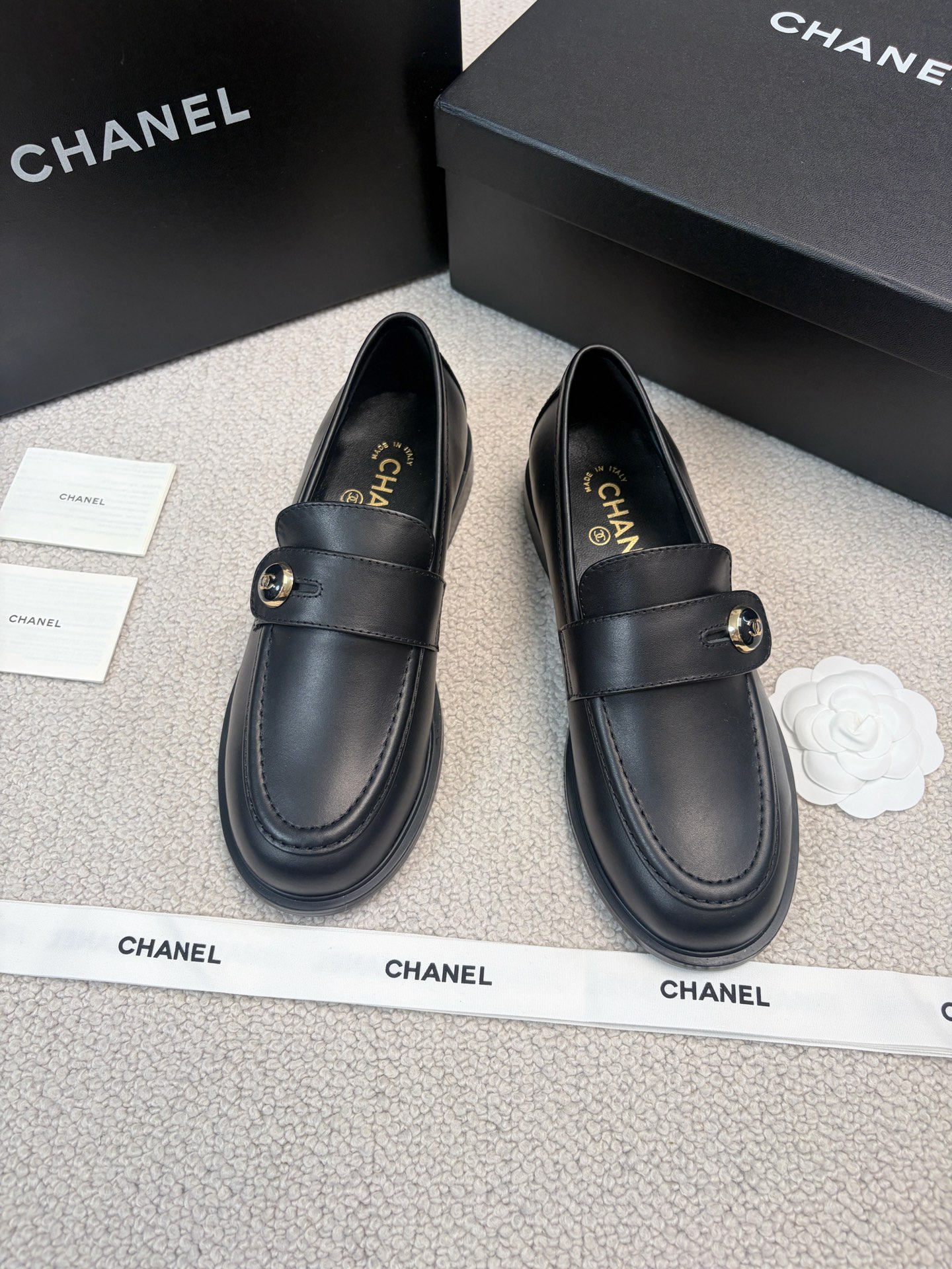 CHANEL 2025 Autumn/Winter New Style Double C Buckle Loafers