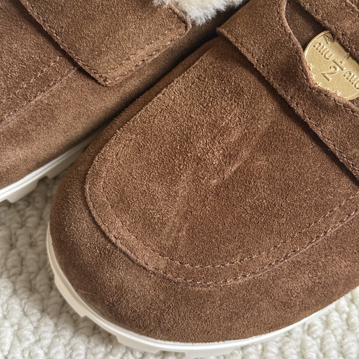 MiuMiu 2024 Spring/Summer Runway Style Coin Embellished Furry Slide Sandals