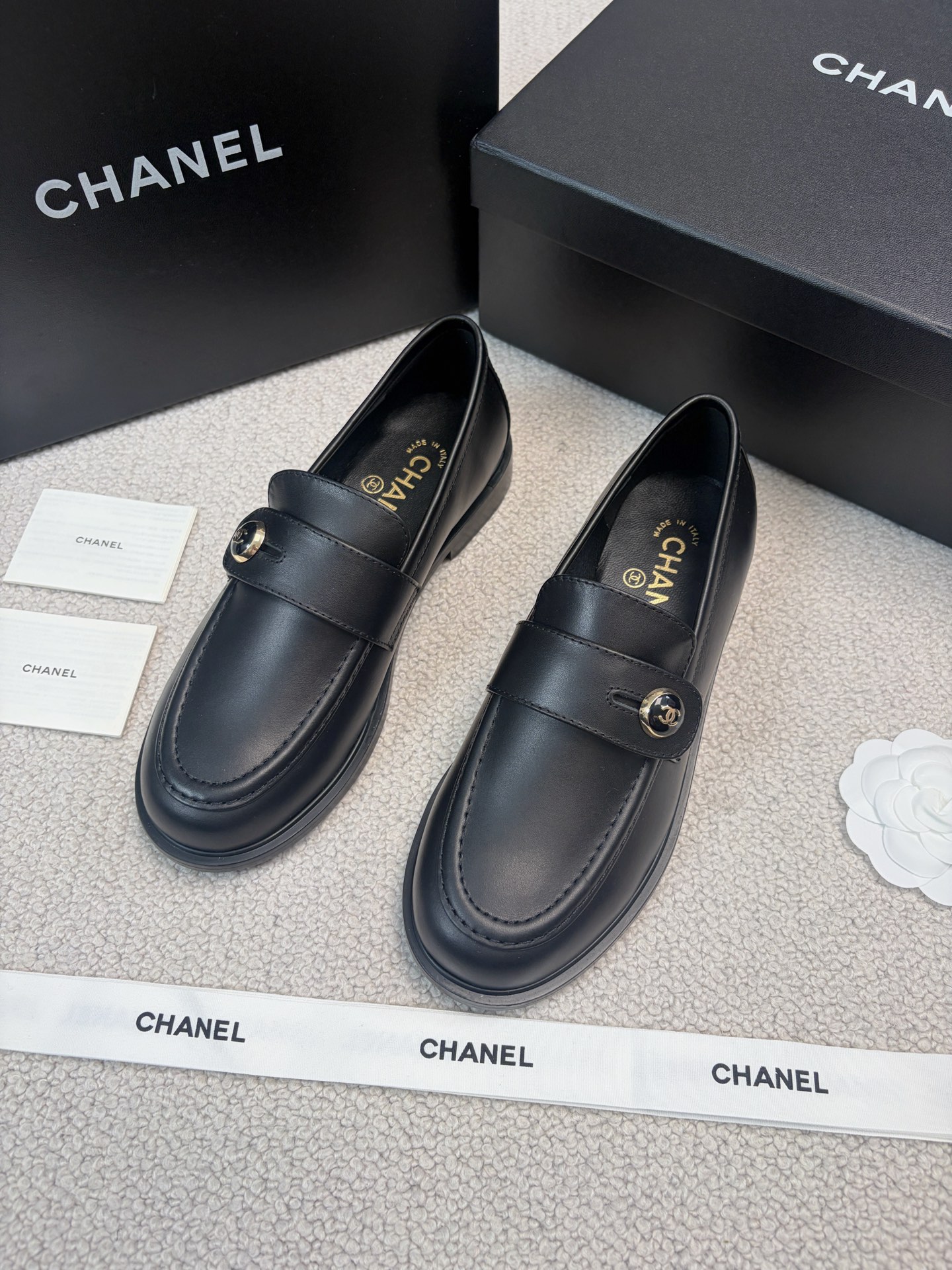 CHANEL 2025 Autumn/Winter New Style Double C Buckle Loafers