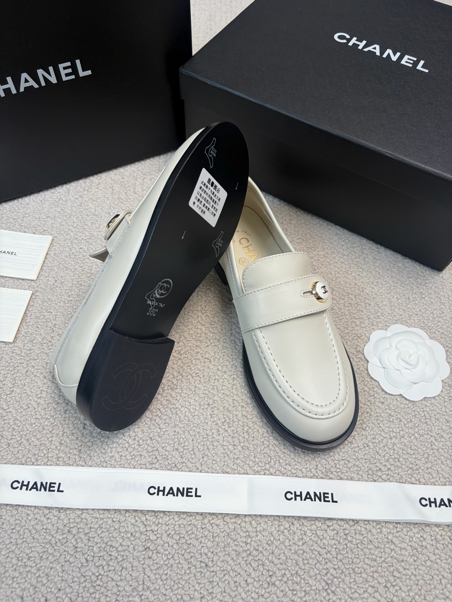 CHANEL 2025 Autumn/Winter New Style Double C Buckle Loafers
