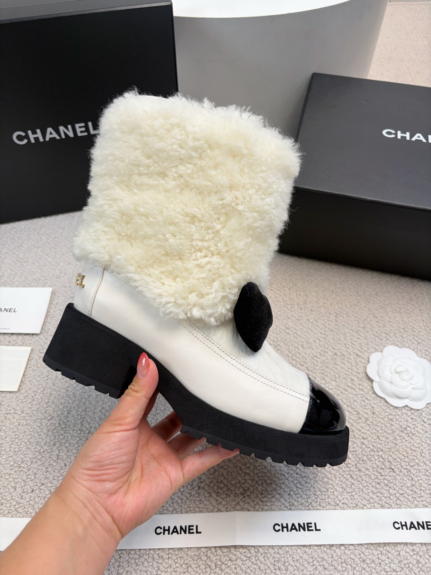 Chanel 2025 Spring/Summer New Style Ski Collection Mid-Calf Furry Shoes