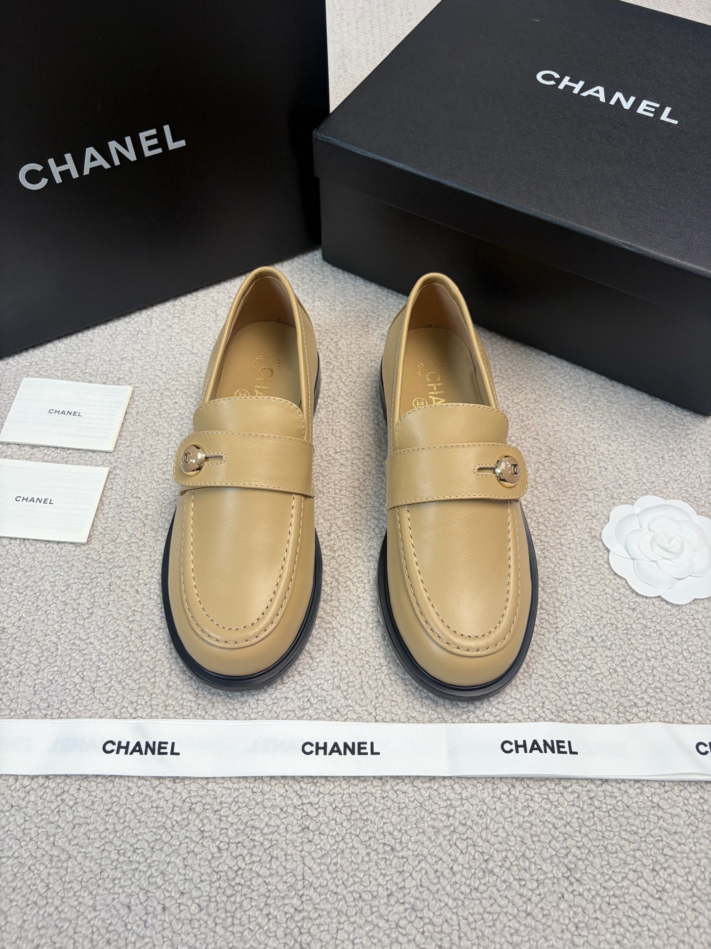 CHANEL 2025 Autumn/Winter New Style Double C Buckle Loafers