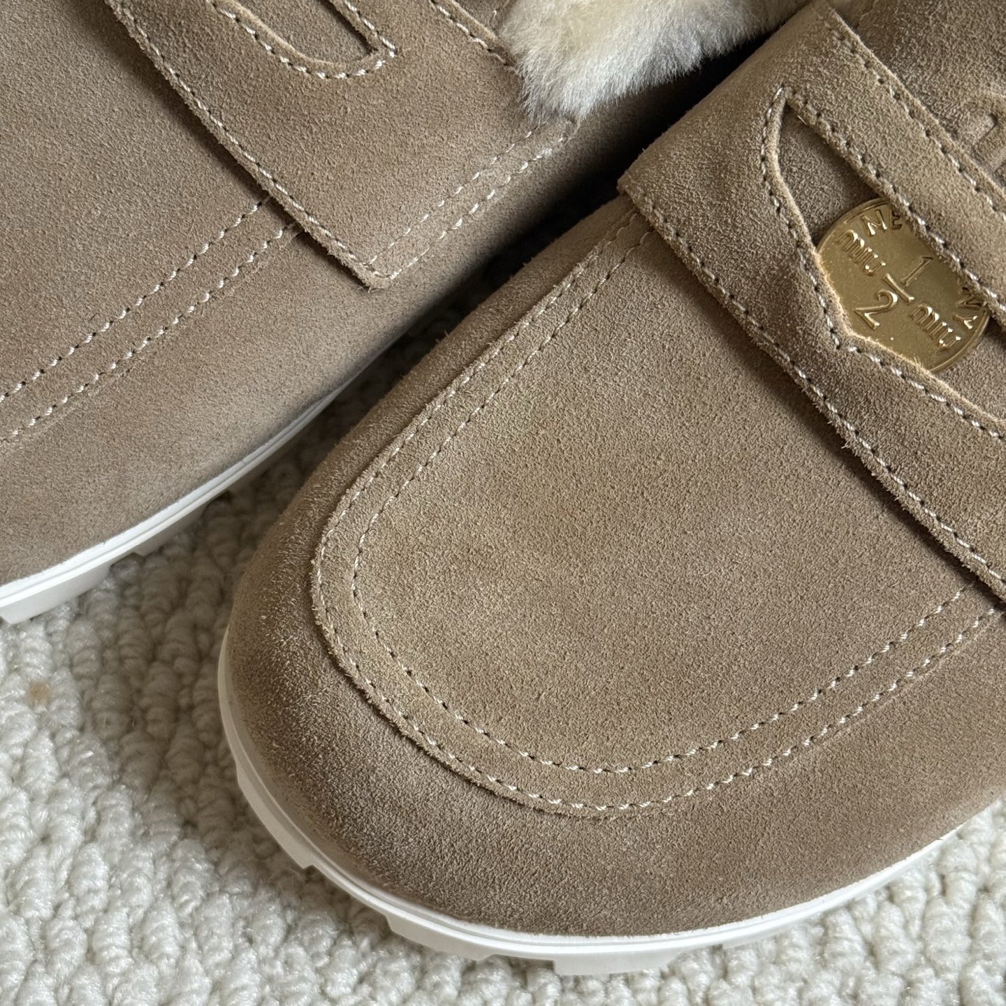 MiuMiu 2024 Spring/Summer Runway Style Coin Embellished Furry Slide Sandals