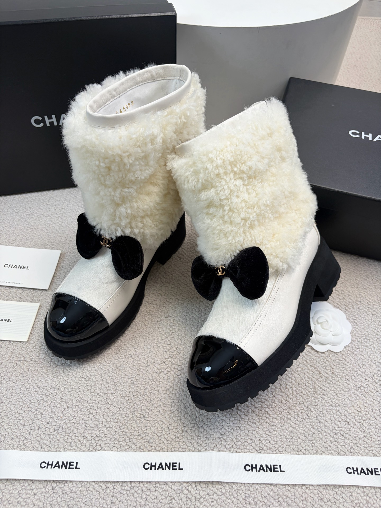 Chanel 2025 Spring/Summer New Style Ski Collection Mid-Calf Furry Shoes