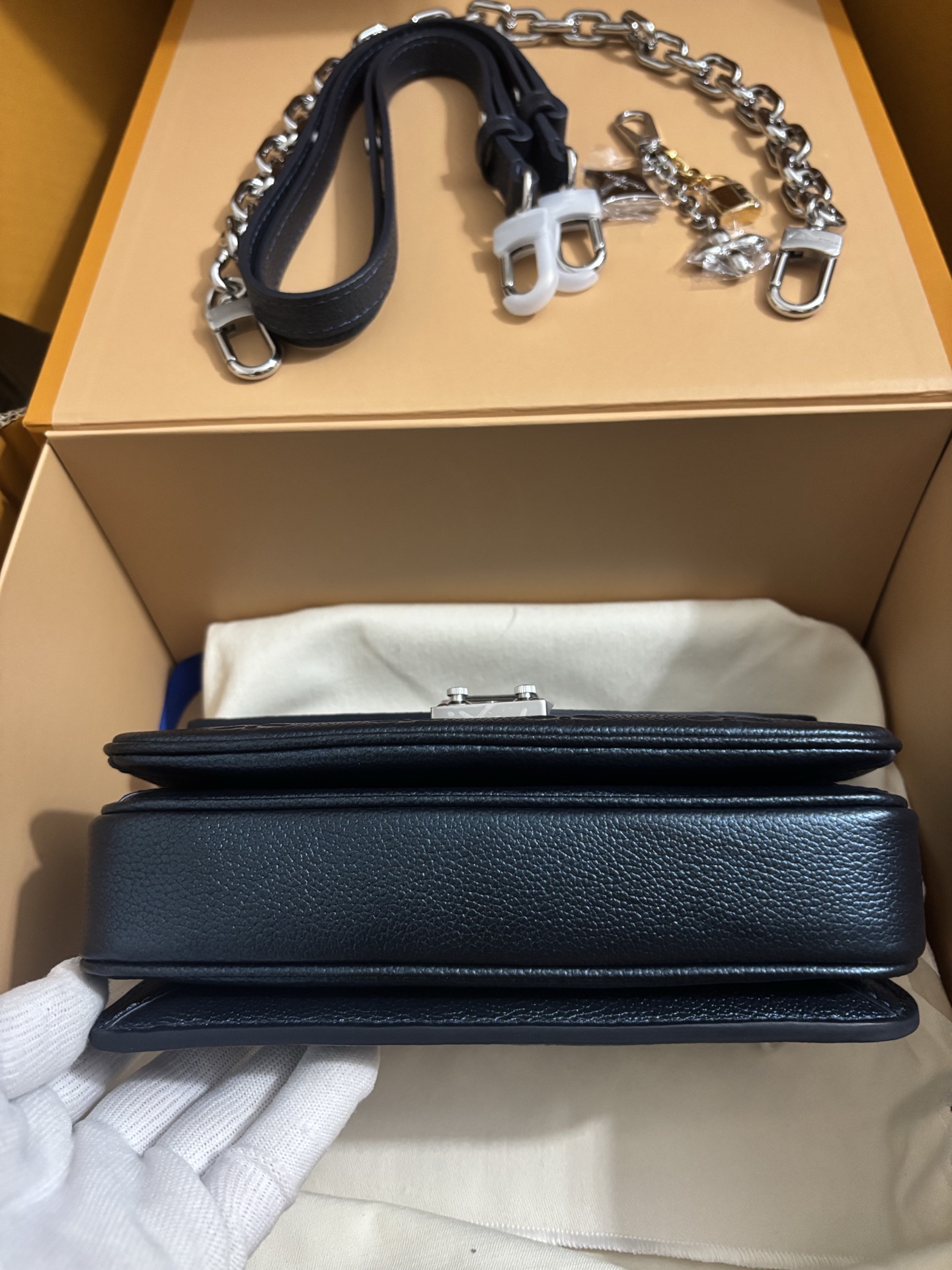 Louis Vuitton Pochette Métis East West