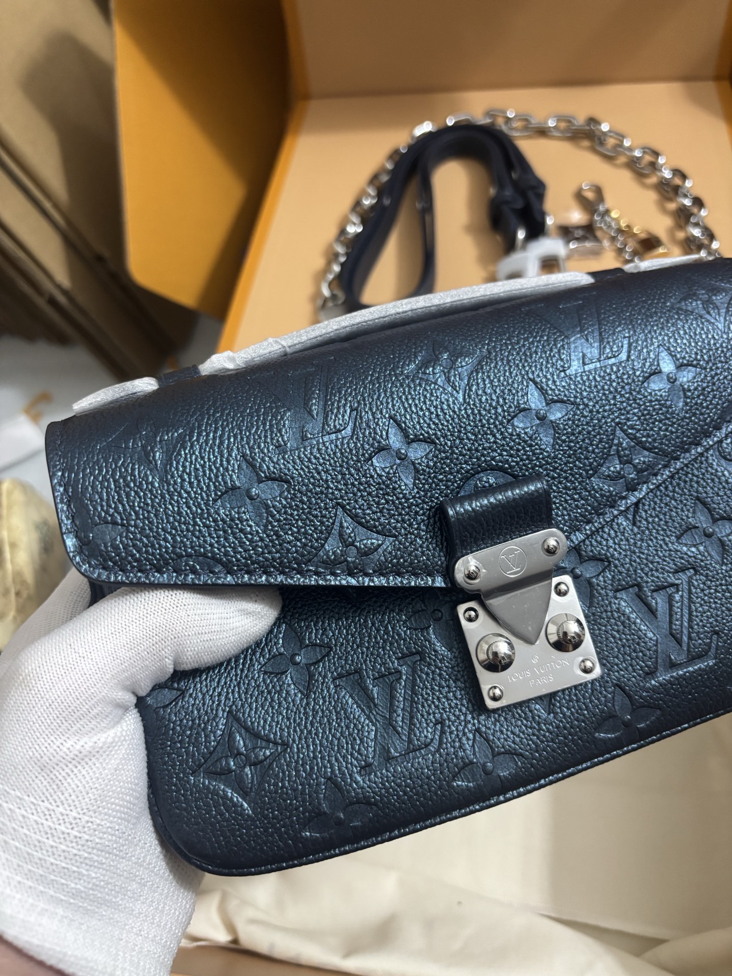 Louis Vuitton Pochette Métis East West