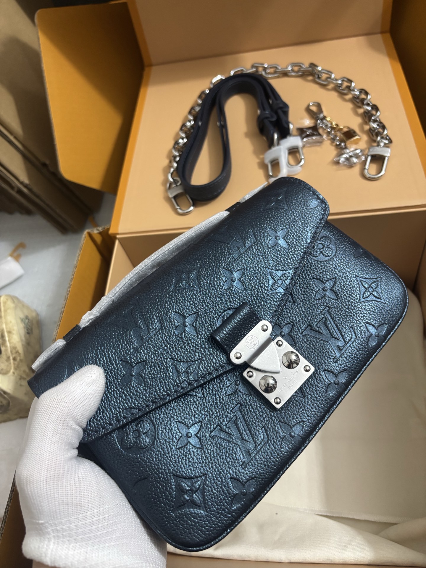 Louis Vuitton Pochette Métis East West
