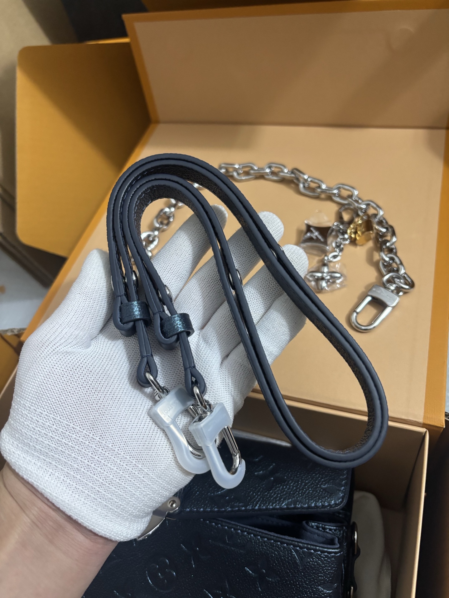 Louis Vuitton Pochette Métis East West