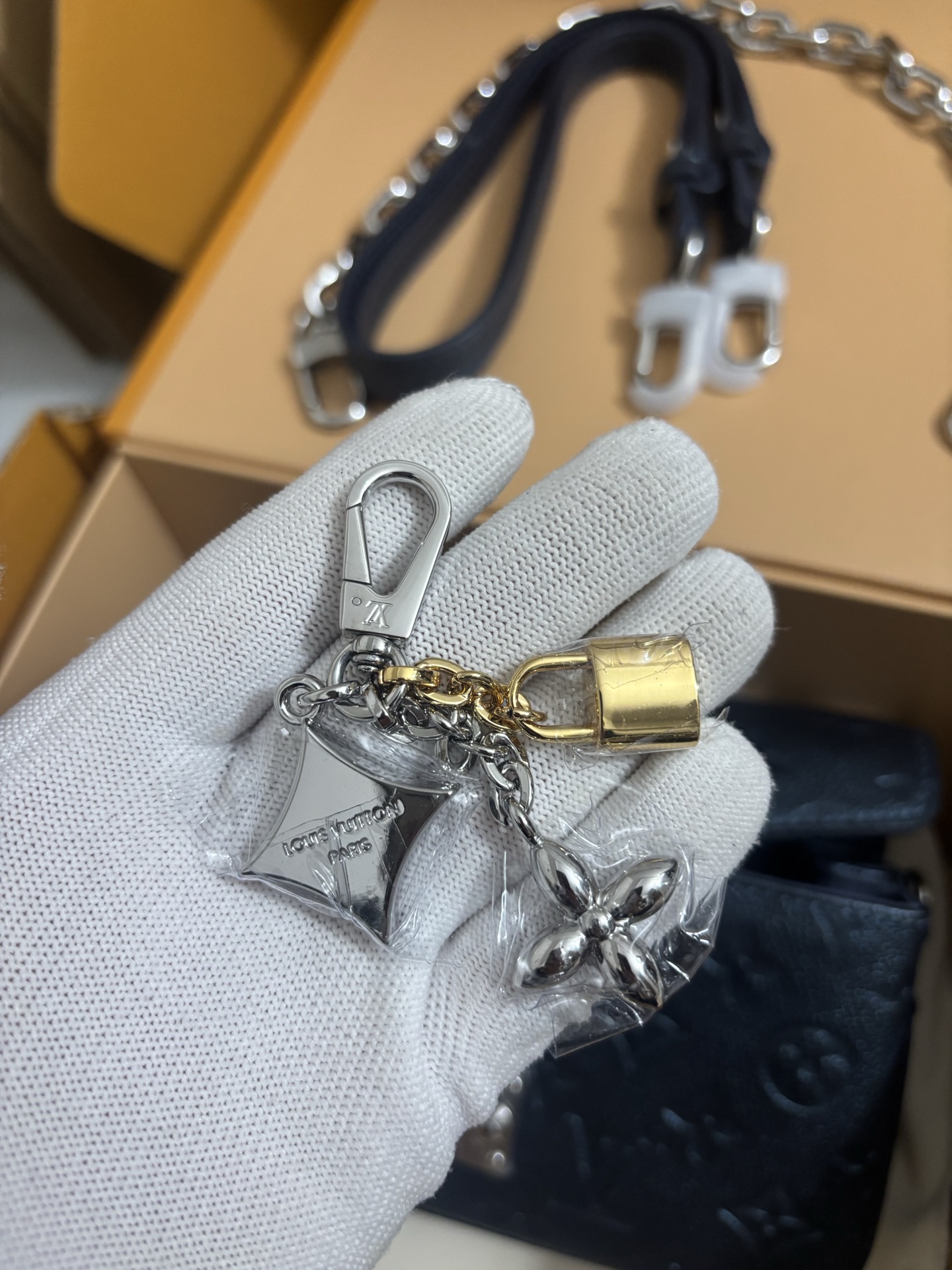 Louis Vuitton Pochette Métis East West